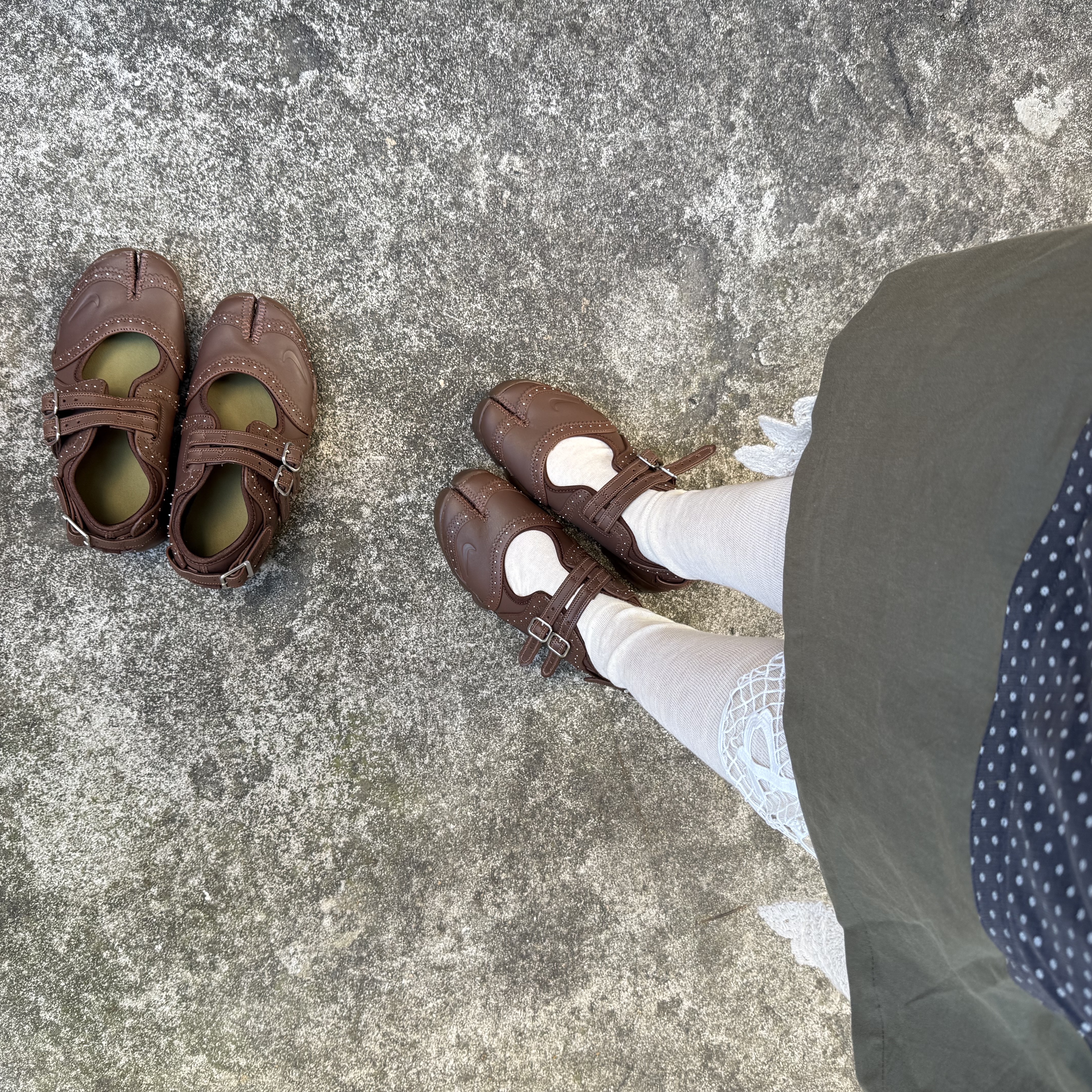 (W) Nike Air Rift Light British Tan 착용 스타일 - 1