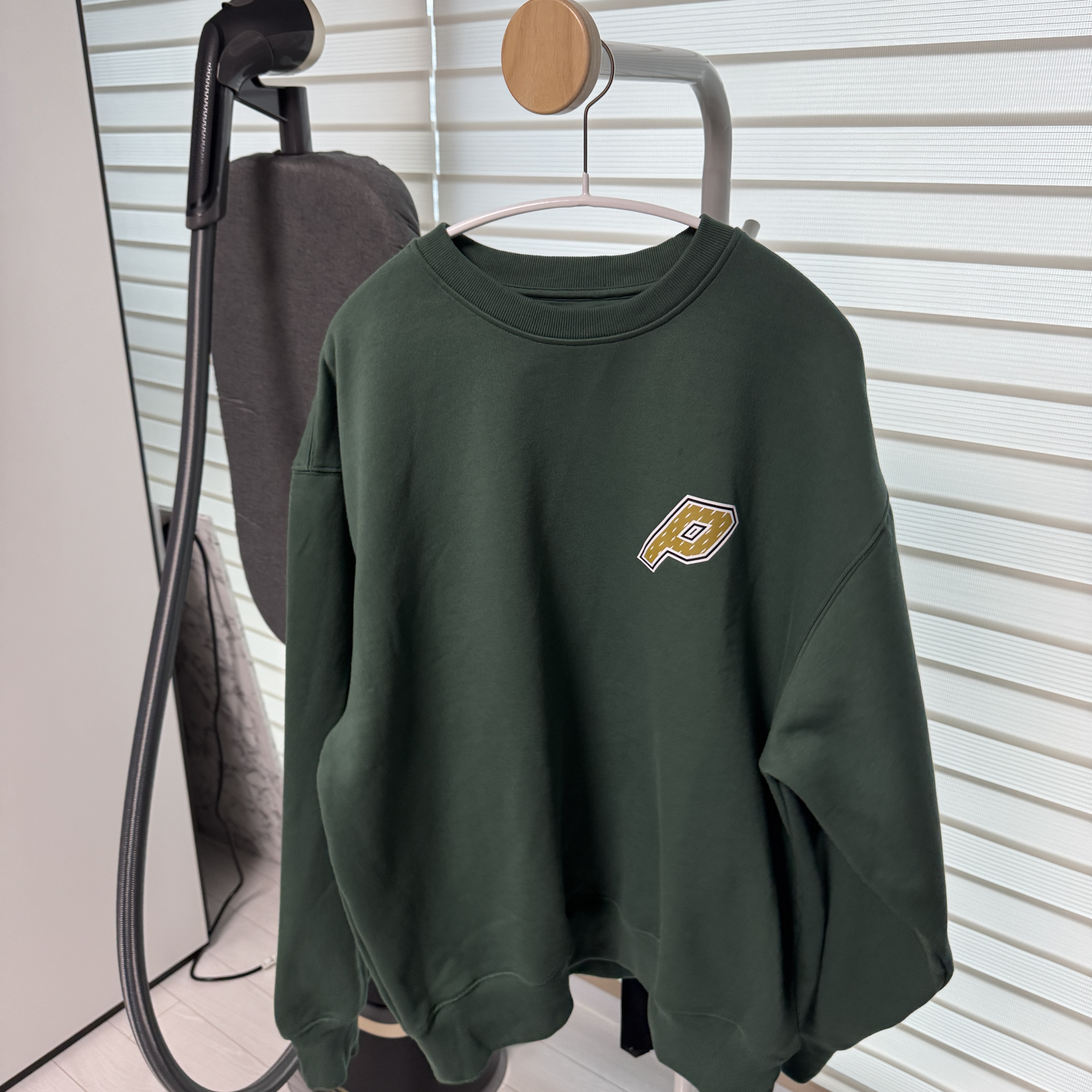 Palace Collegiate P3 Crew Racey Green - 25FW 착용 스타일 - 1