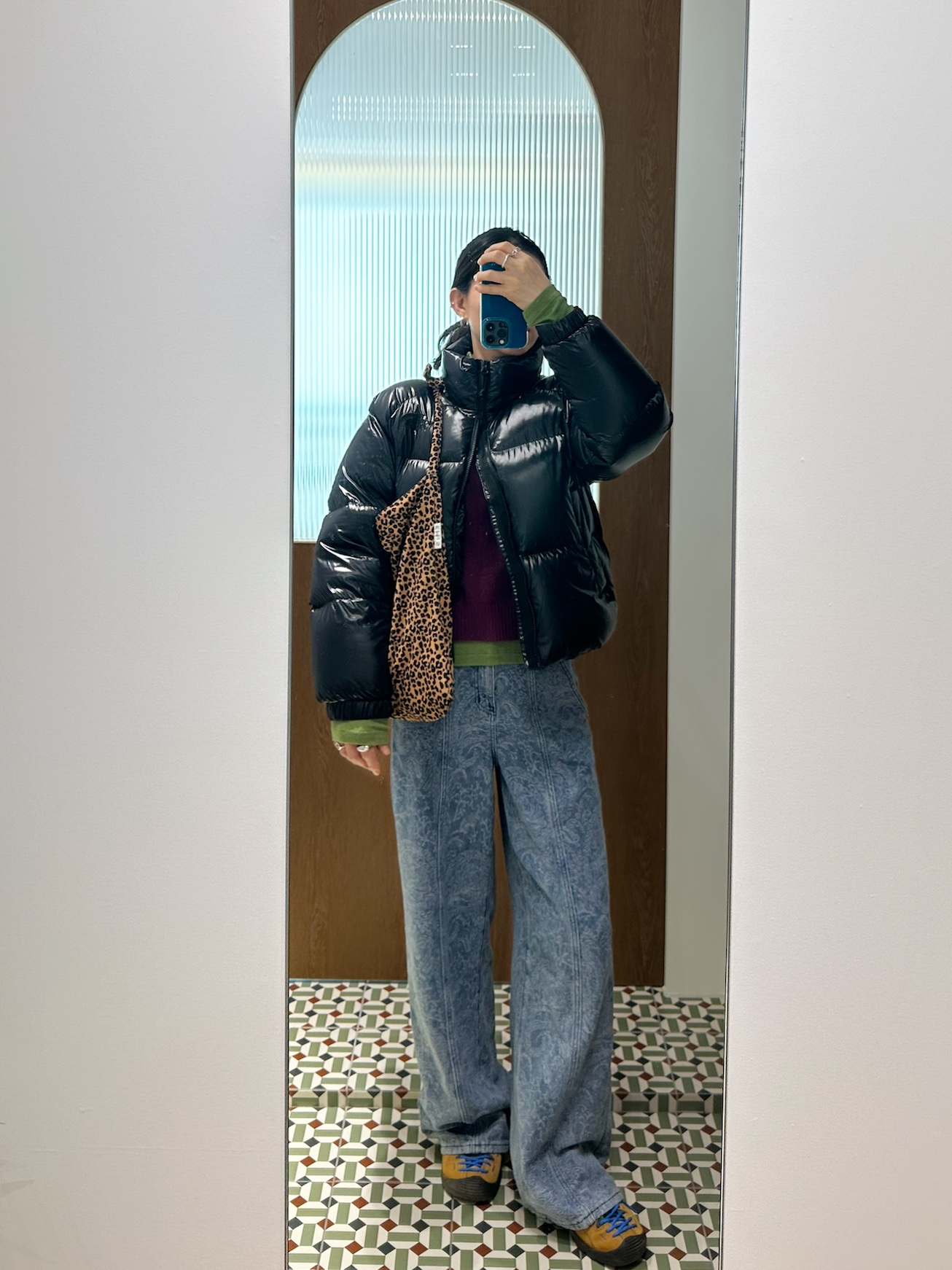 Monchhichi Premium Standard S Brown Girl, (W) The North Face White Label Neo Puffy EX RDS Down Jacket Black 착용 스타일 - 3