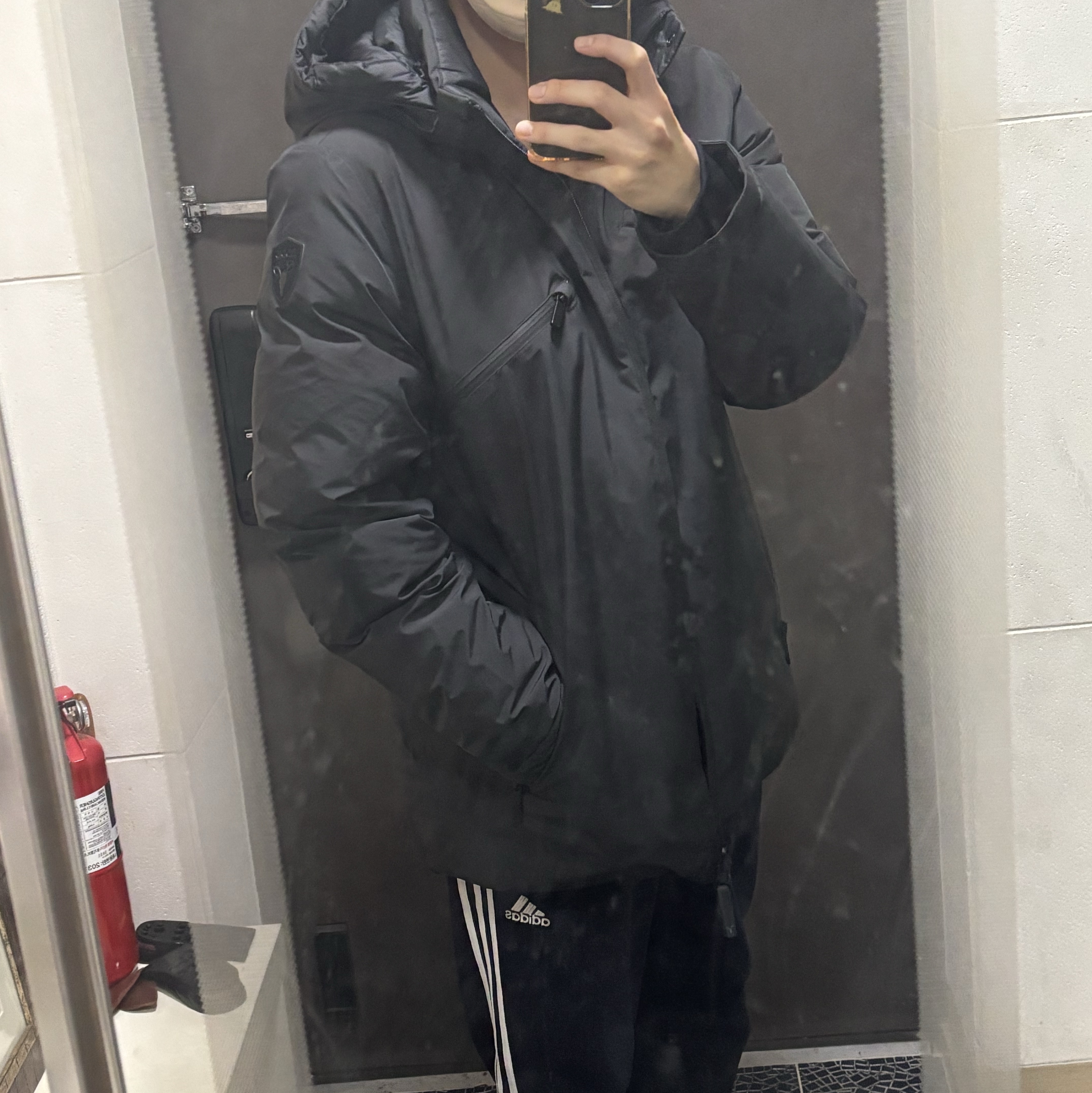 [30%적립] Polo Ralph Lauren Custom Slim Crewneck T-Shirt Black, Nobis Oliver Reversible Puffer Jacket Black 착용 스타일 - 2