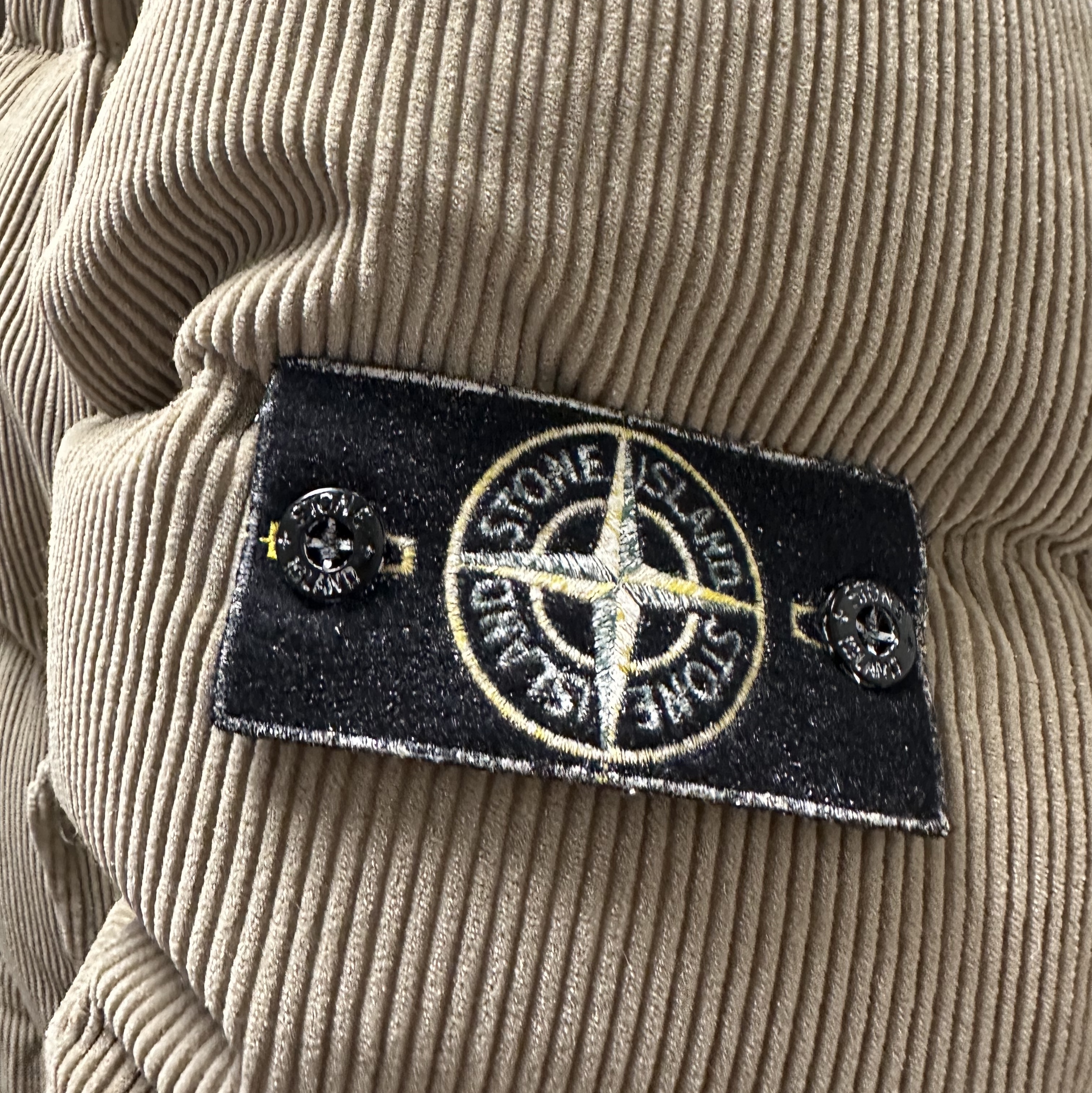 Stone Island 482RT Organic Corduroy 800 Down Dust Colour Frost Finish Down Blouson with Anti-Drop Biscuit - 24FW 착용 스타일