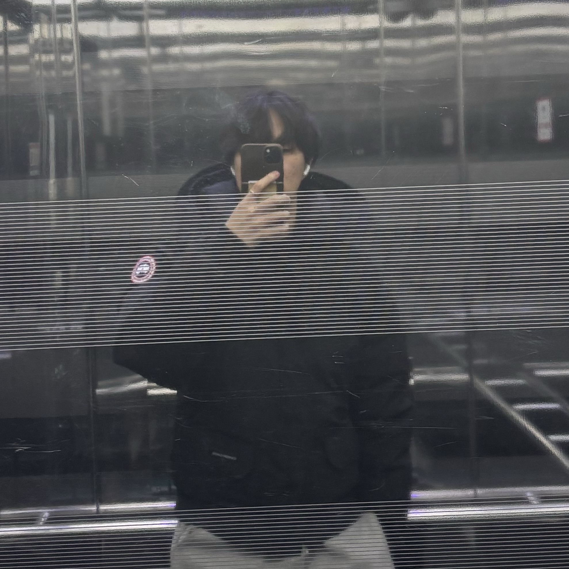 Canada Goose Chilliwack Bomber Black, Stone Island 6100060 Organic Cotton Fleece Regular Fit Crewneck Sweatshirt with Elasticated Cuffs  - 25FW 착용 스타일 - 1