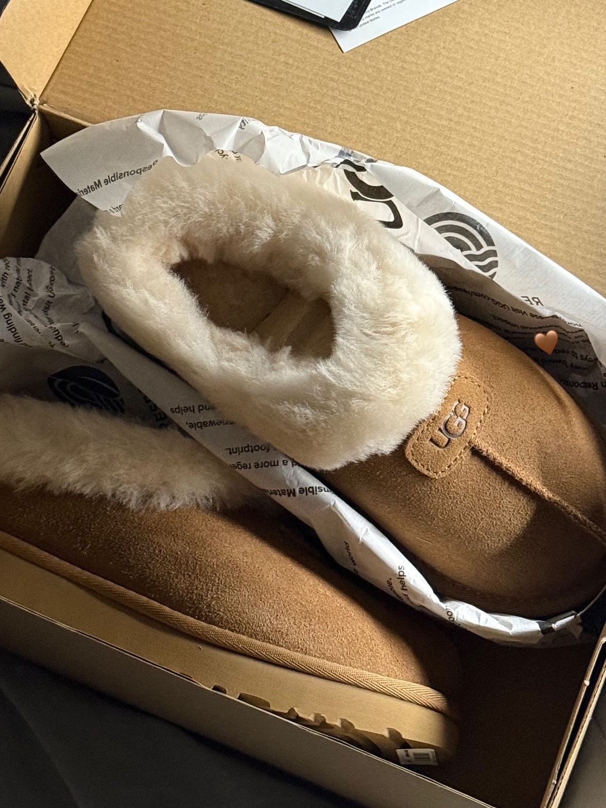 (W) UGG Tazzette Slipper Chestnut 착용 스타일 - 1