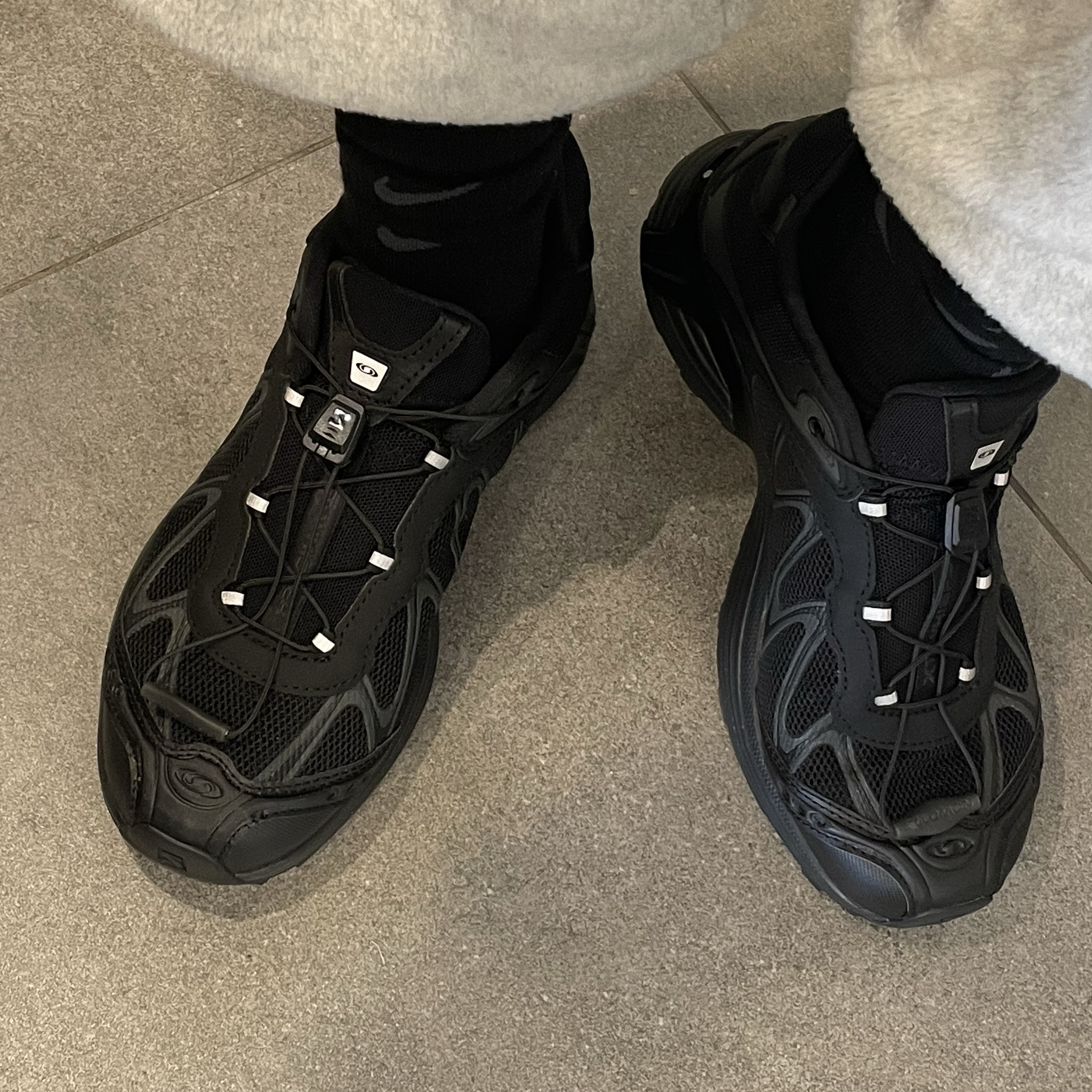 Salomon XT-Whisper Black Asphalt 착용 스타일 - 1