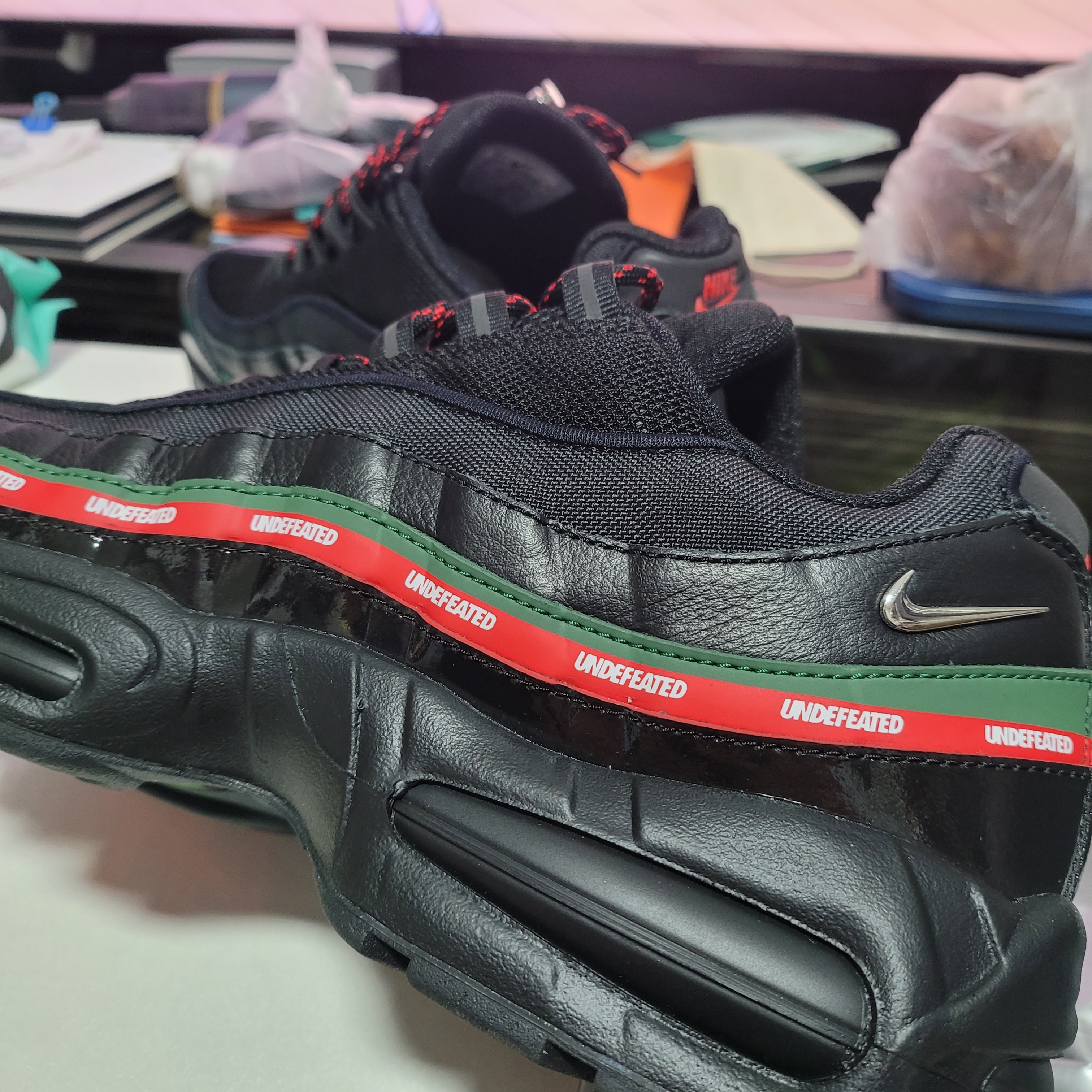 Nike x Undefeated Air Max 95 SP Black 착용 스타일 - 2