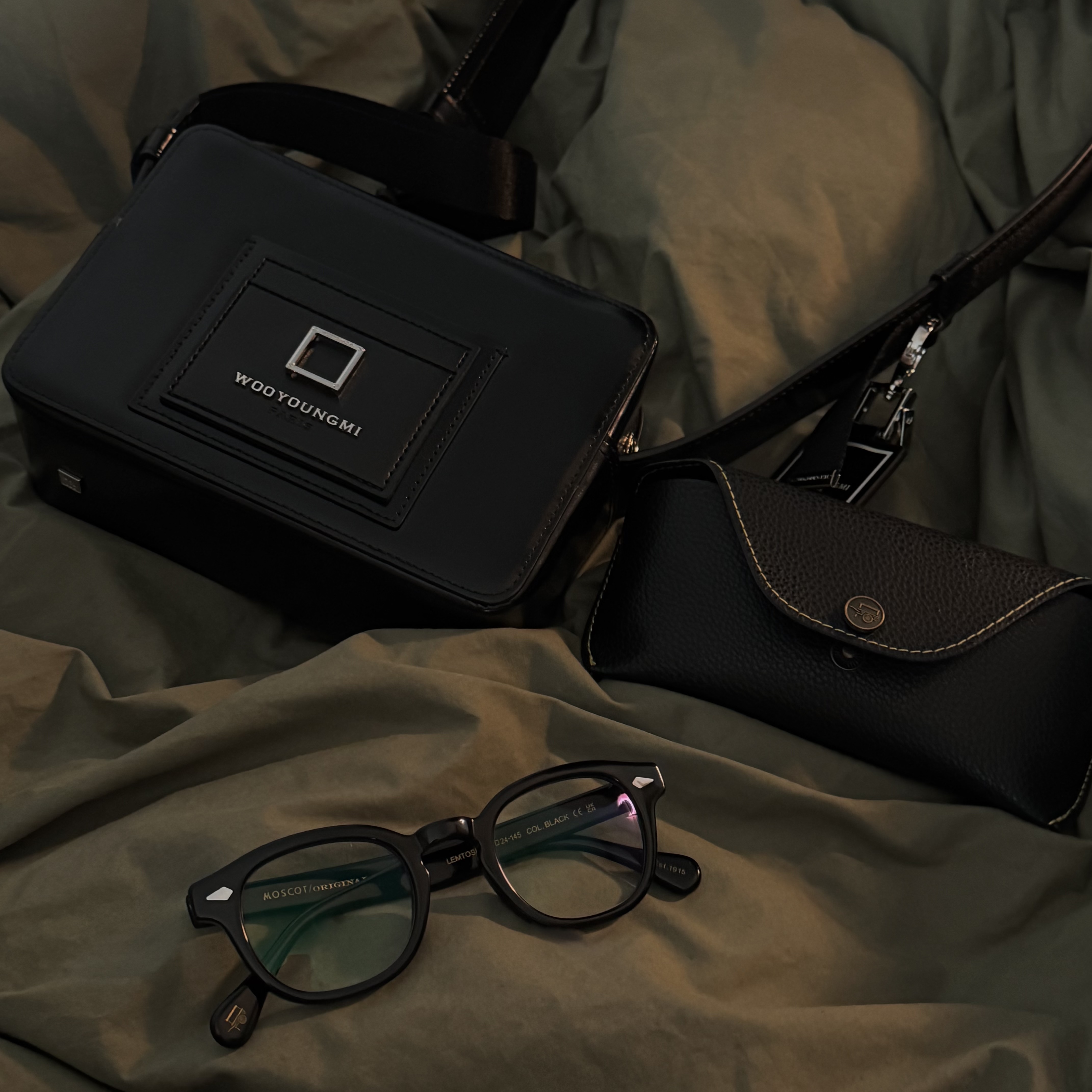 Wooyoungmi Square Mini Bag Black 착용 스타일
