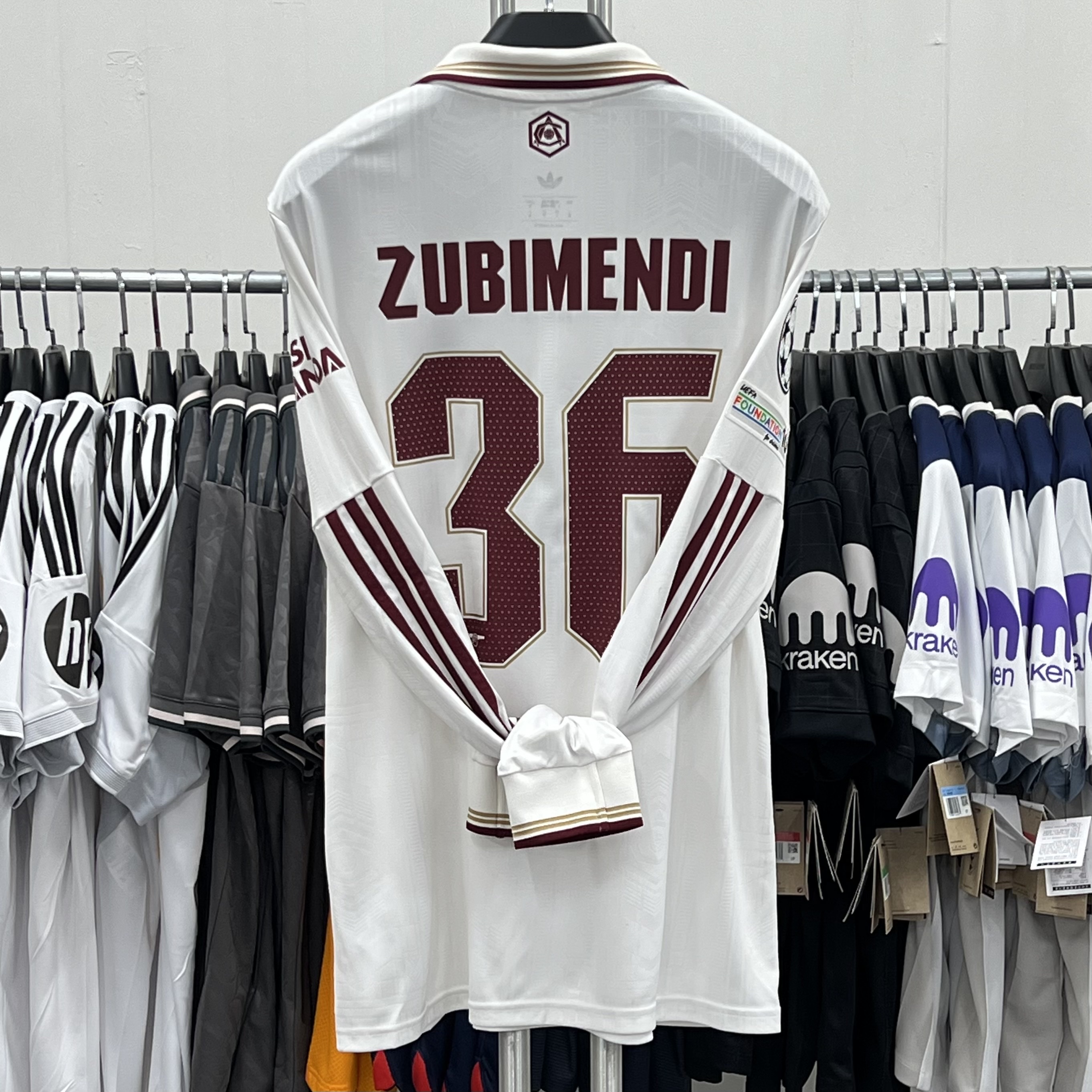 Adidas Arsenal 2025/26 3rd Jersey Cloud White Team Coll Burgundy 2 - KR Sizing (Non Marking Ver.), Adidas Arsenal 2024/25 Home Jersey Better Scarlet White - KR Sizing (Non Marking Ver.) 착용 스타일 - 1