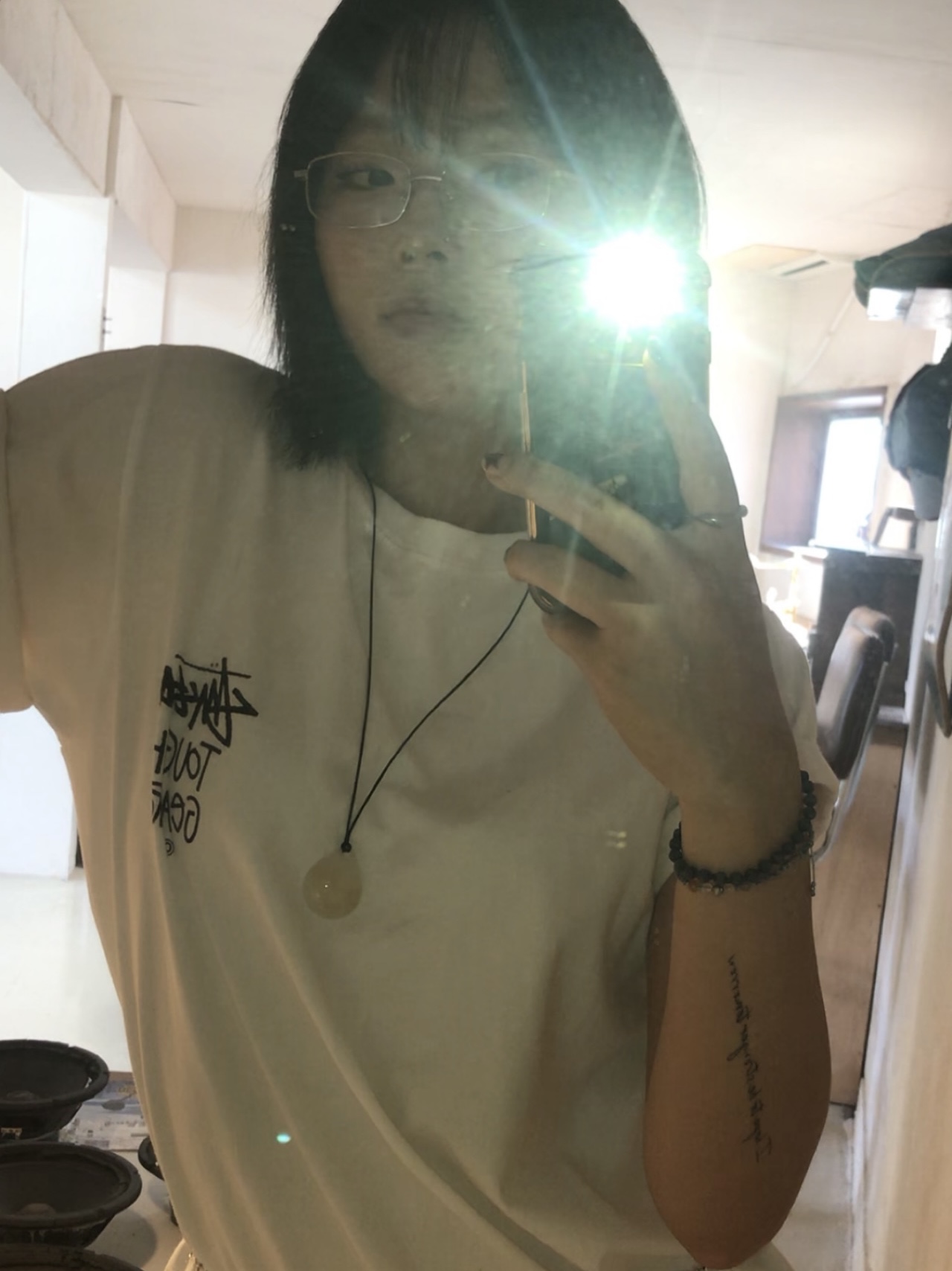 Stussy Tough Gear T-Shirt White 착용 스타일 - 2