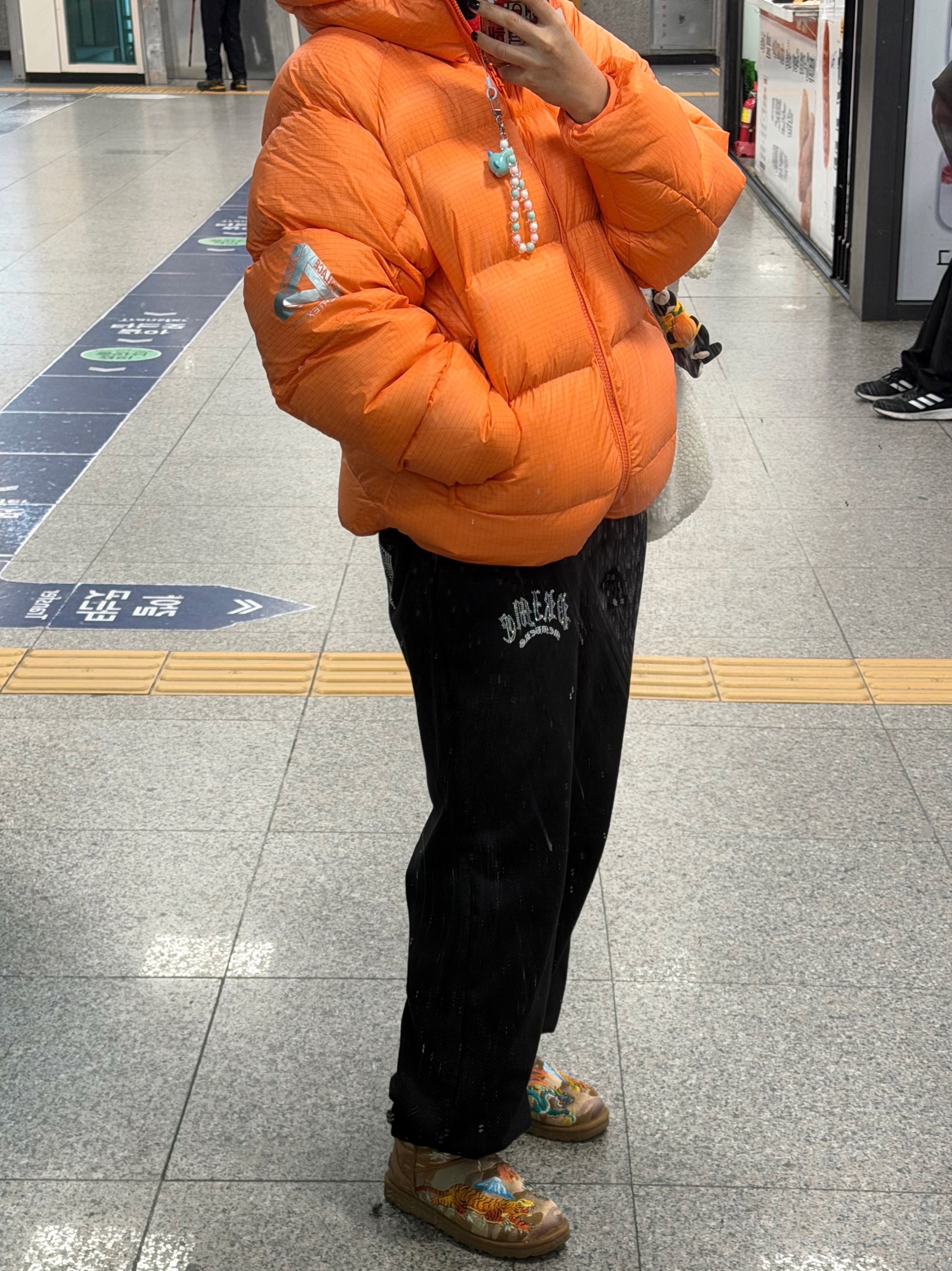 Palace Pertex Quantum RS Puffa Orange - 25FW, UGG x Palace Ultra Mini Boot Chestnut Camo 착용 스타일