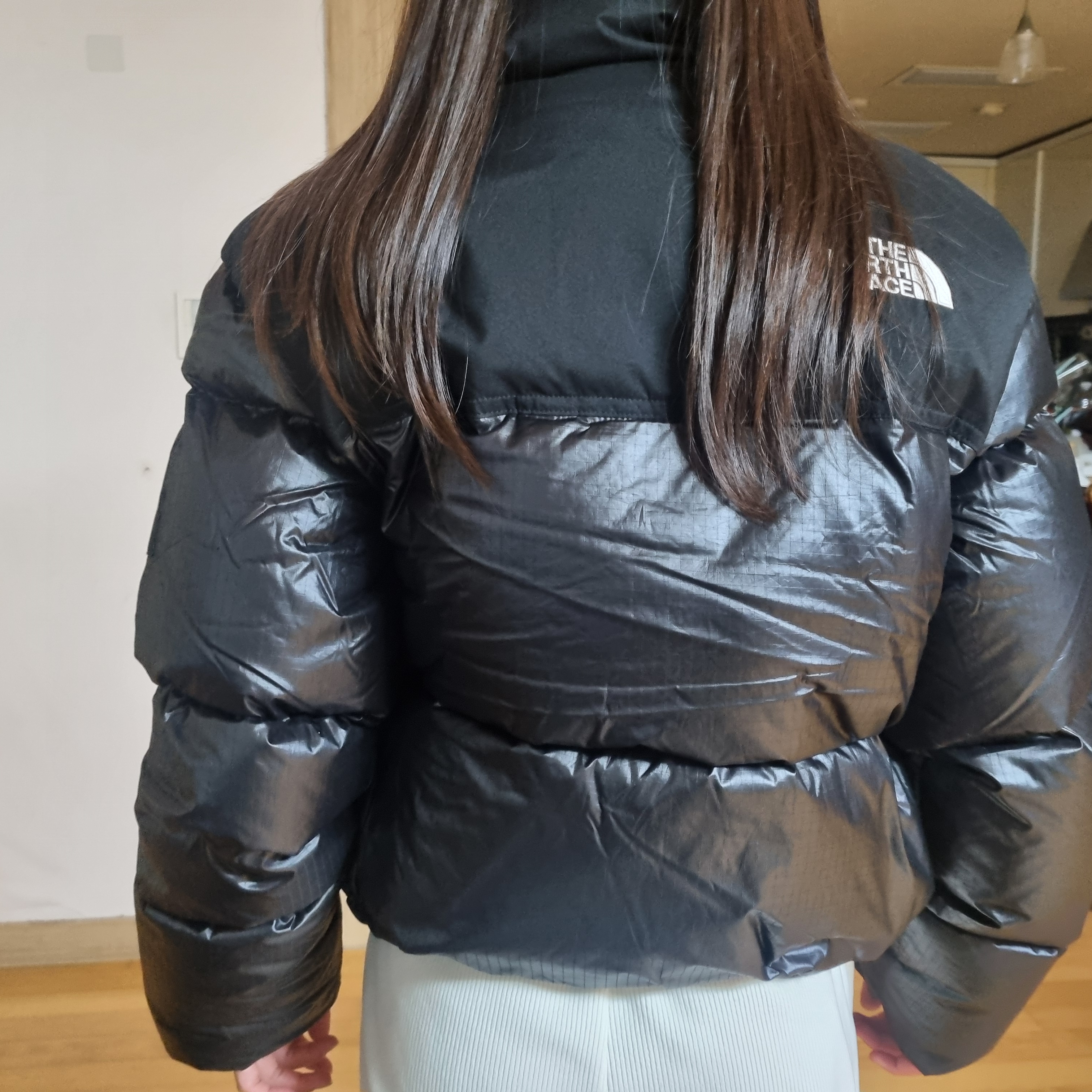 (W) The North Face White Label Novelty Nuptse Down Jacket Black 착용 스타일 - 3