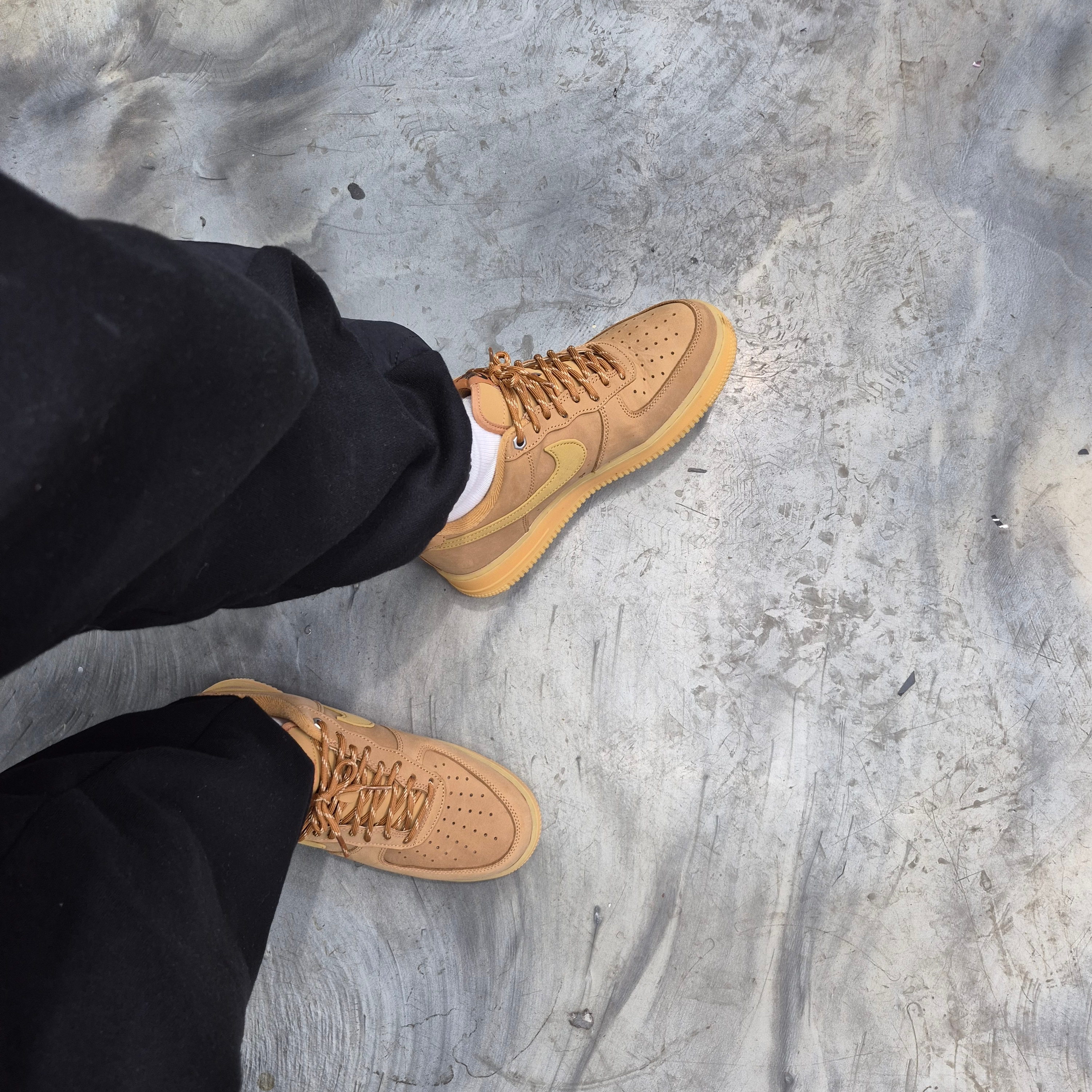 Nike Air Force 1 '07 WB Flax 착용 스타일 - 1
