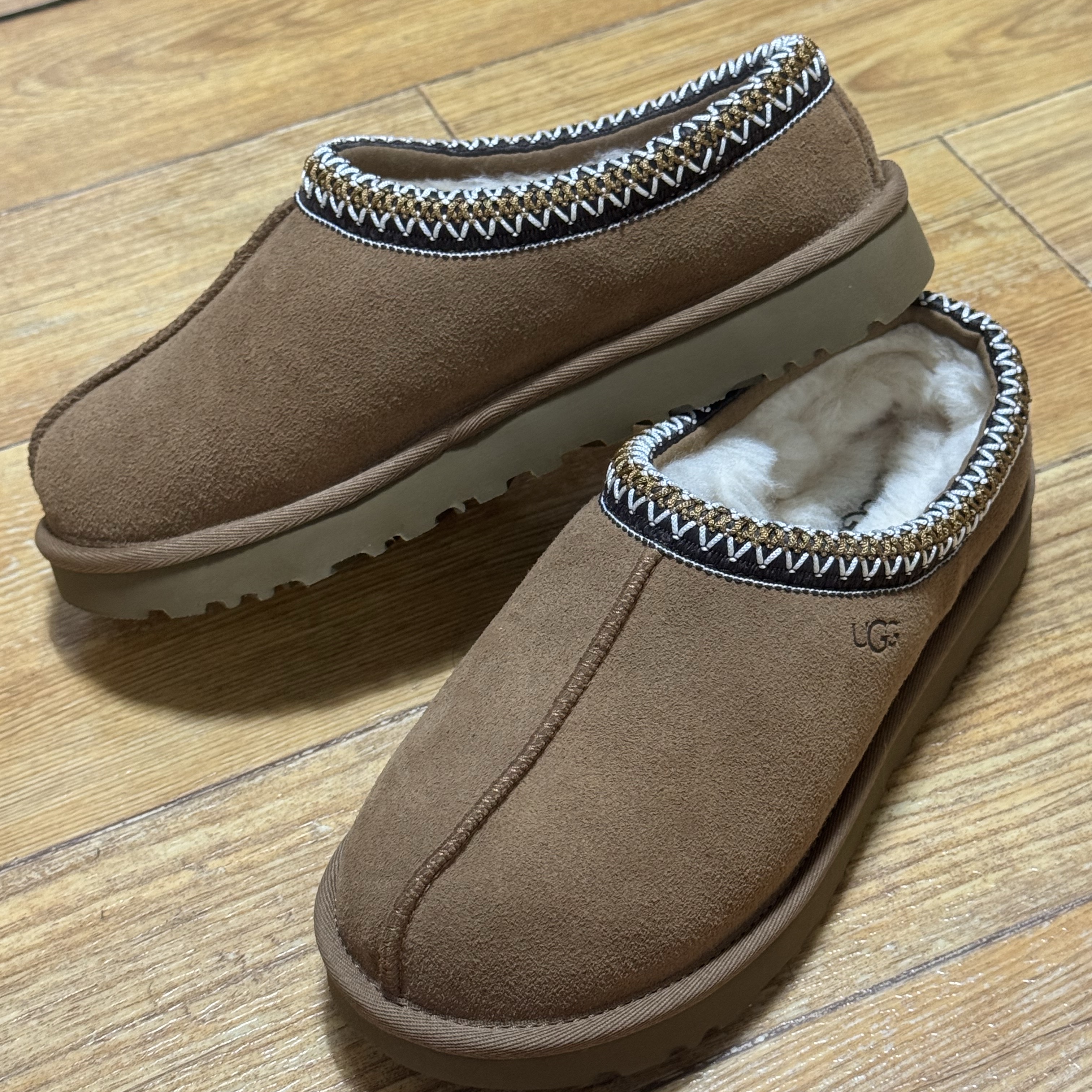 (W) UGG Tasman II Chestnut 착용 스타일 - 1