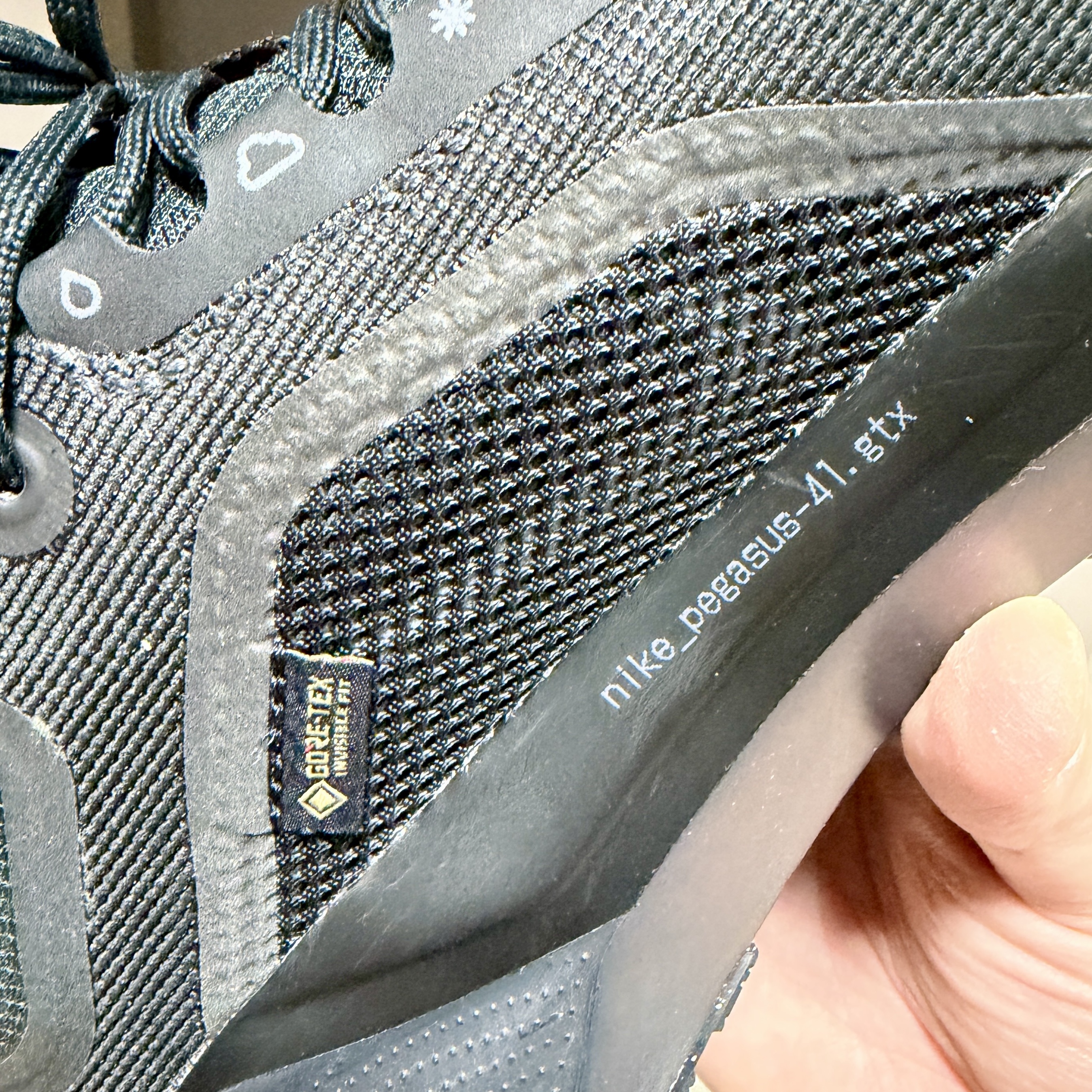 Nike Air Zoom Pegasus 41 Gore-Tex Black Anthracite 착용 스타일 - 3
