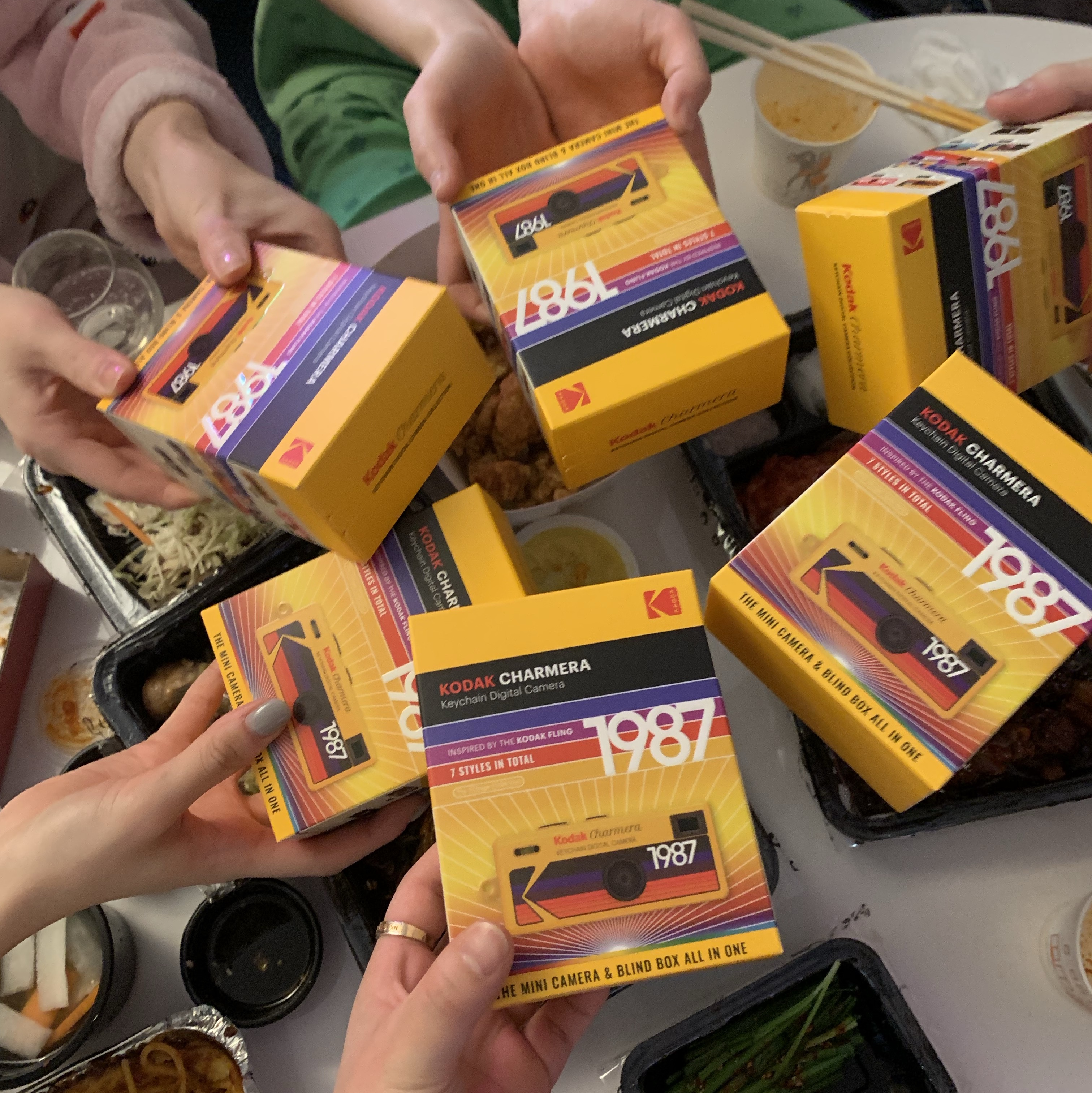 Kodak Charmera Key Chain Film Camera Sealed Case Whole Set (6 Blind Box/Korean Ver.) 착용 스타일 - 1