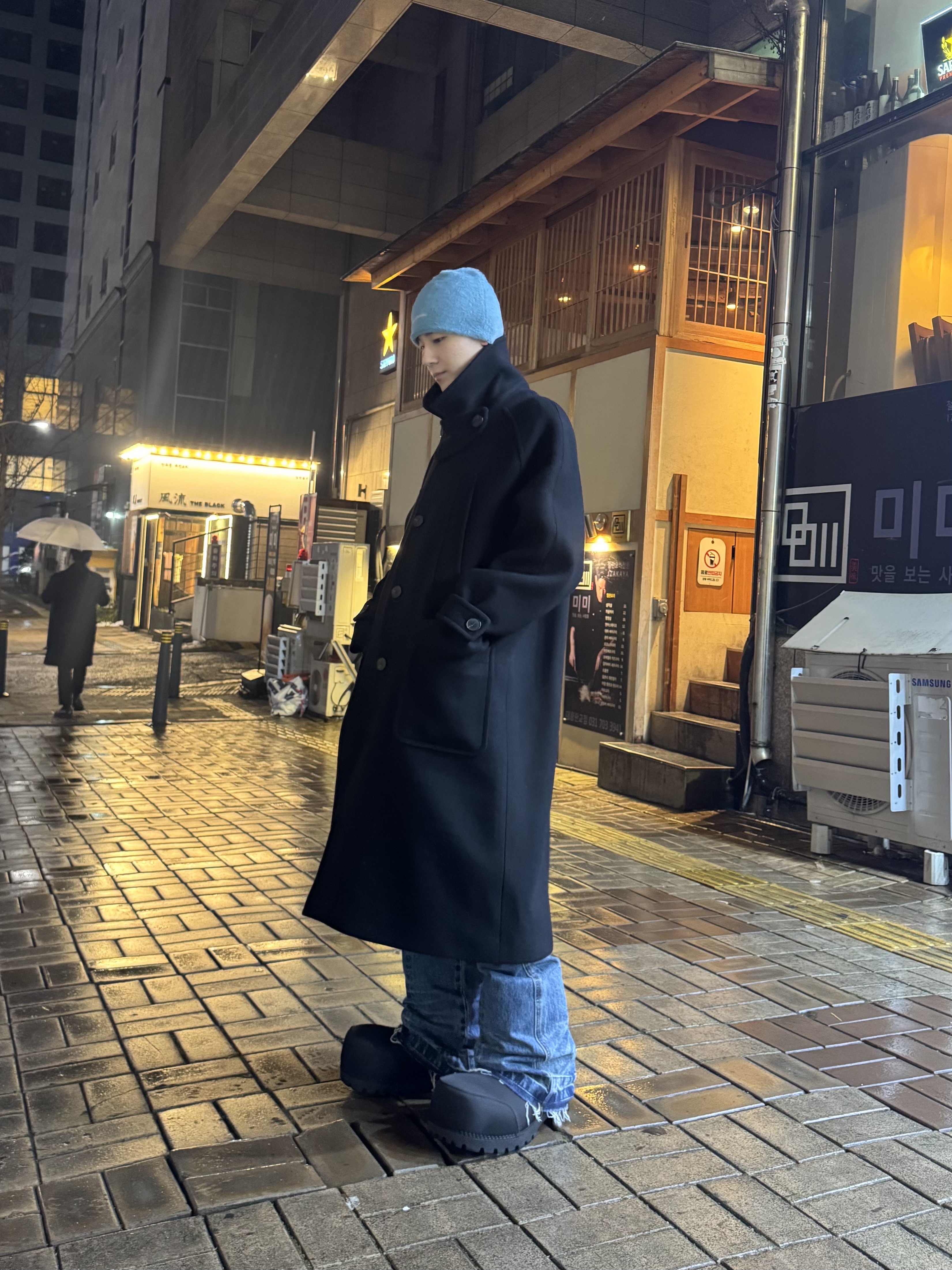Undermycar Legion.02 Balmacaan Oversized Wool Coat Black, Balenciaga Skiwear Alaska Nylon Low Boot Black 착용 스타일 - 1