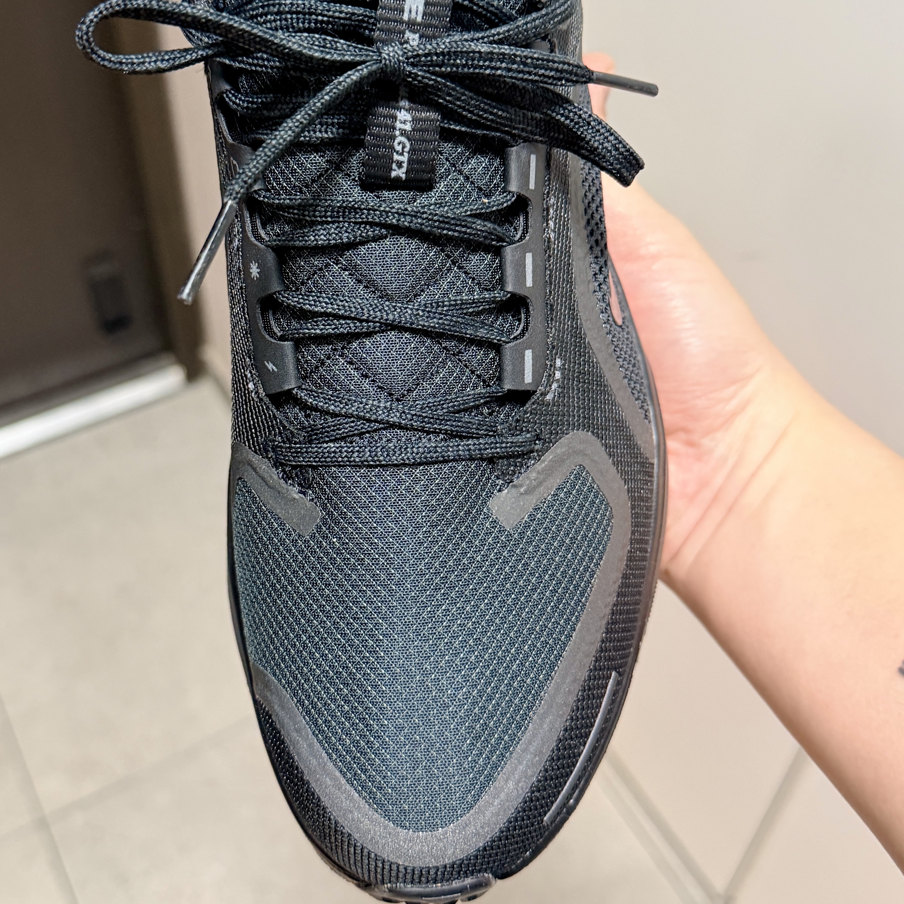 Nike Air Zoom Pegasus 41 Gore-Tex Black Anthracite 착용 스타일 - 2