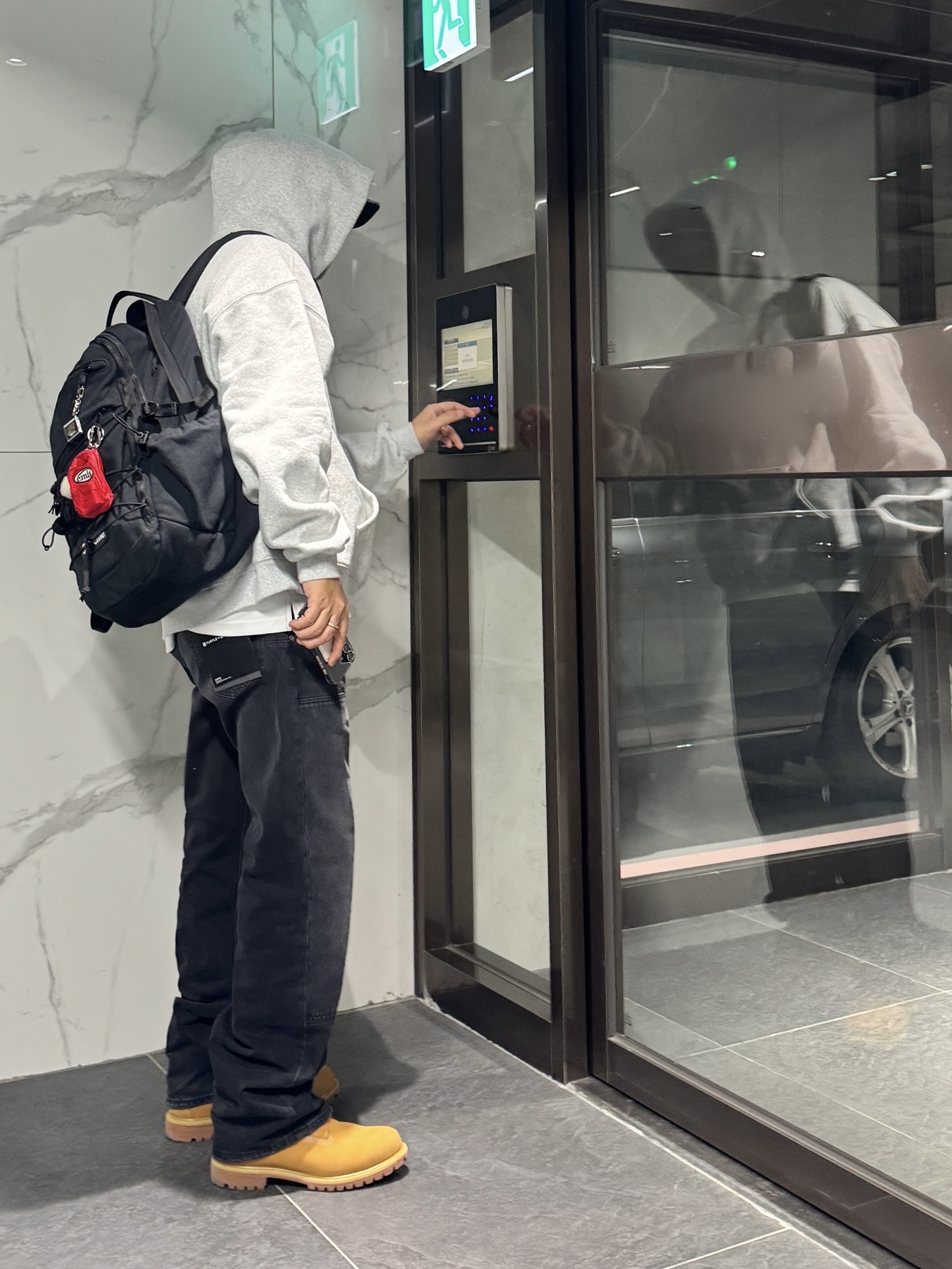 Palace Unisex Hood Grey Marl - 24FW, Supreme Backpack Black - 25SS 착용 스타일 - 1