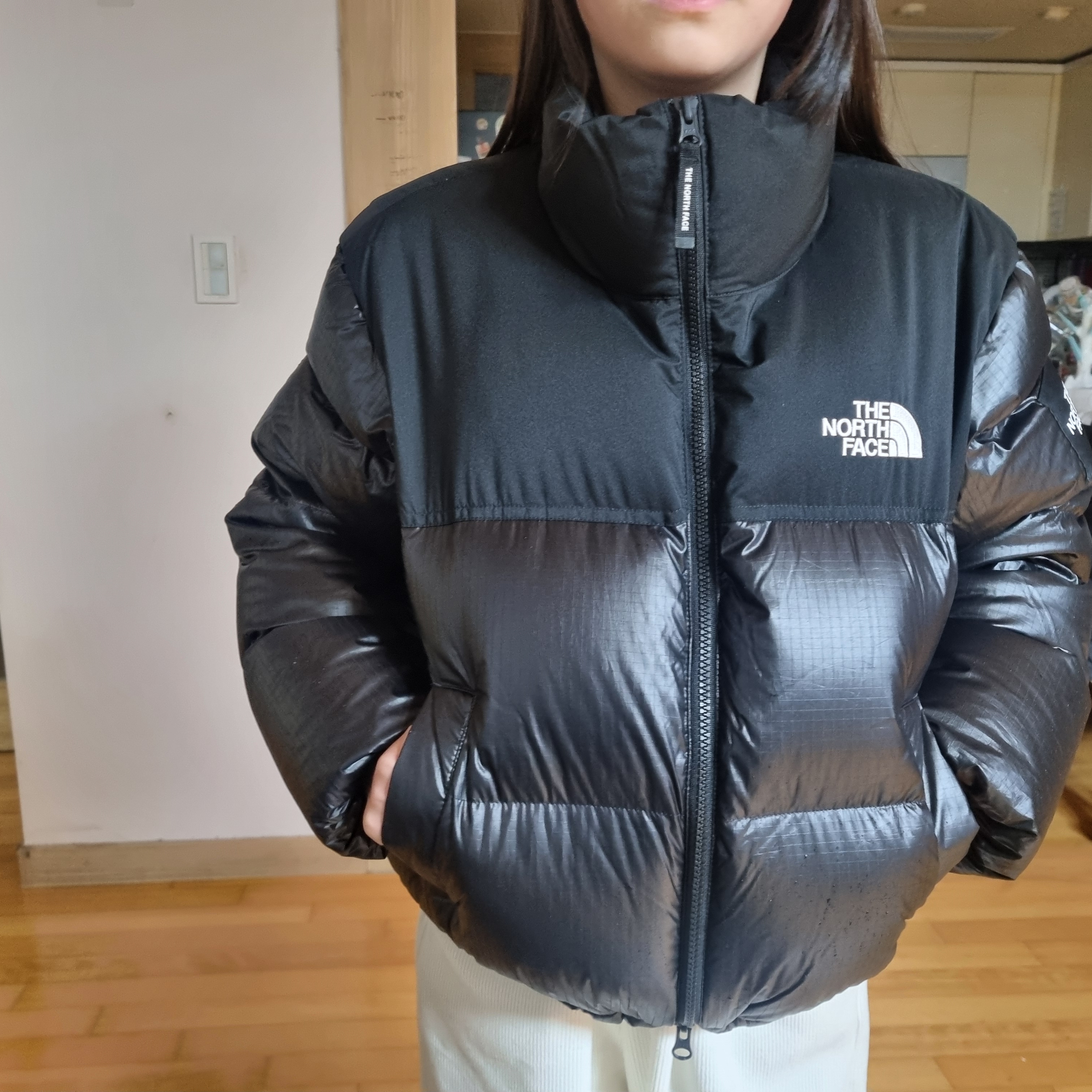 (W) The North Face White Label Novelty Nuptse Down Jacket Black 착용 스타일 - 5