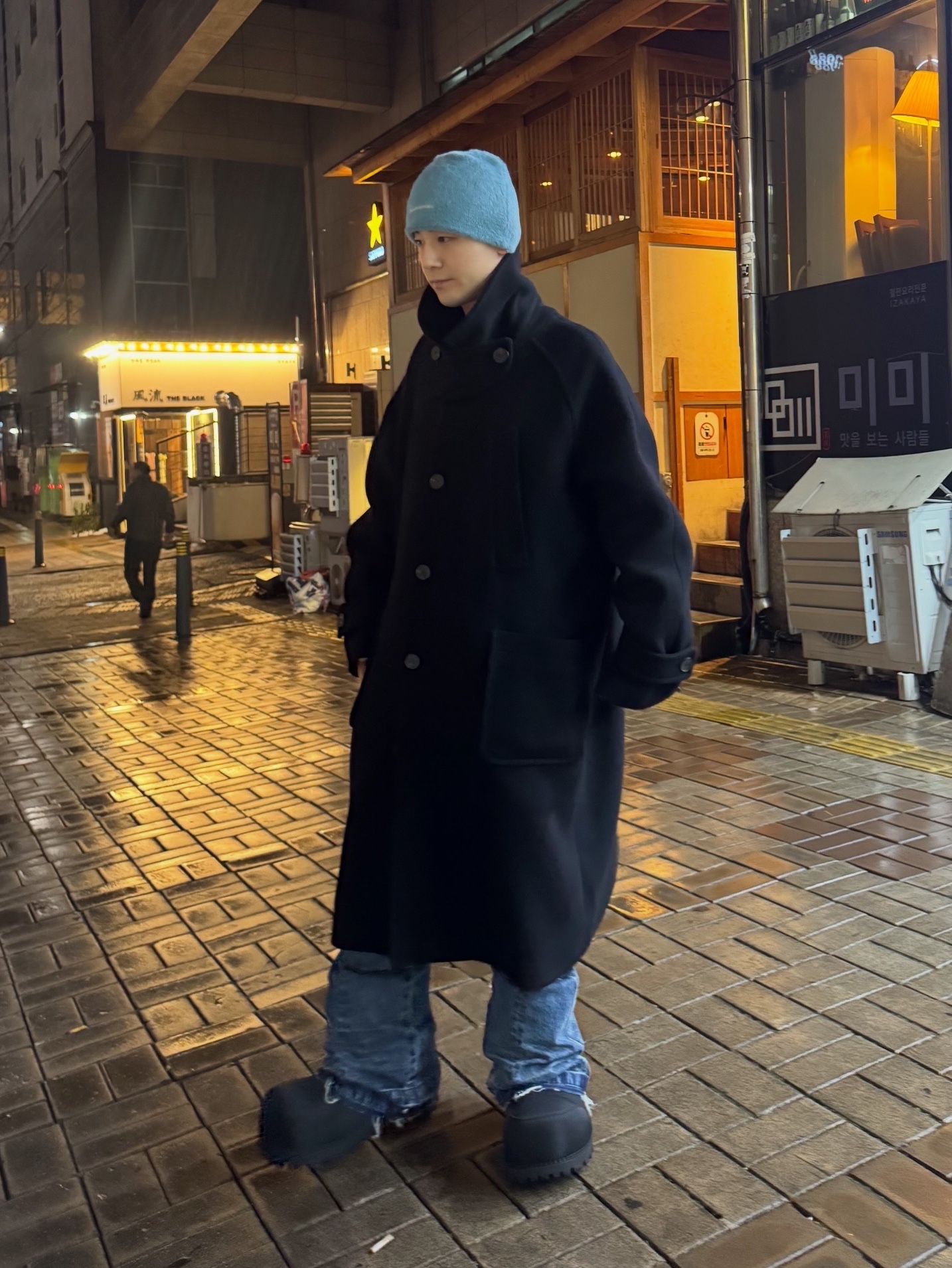 Undermycar Legion.02 Balmacaan Oversized Wool Coat Black, Balenciaga Skiwear Alaska Nylon Low Boot Black 착용 스타일 - 3