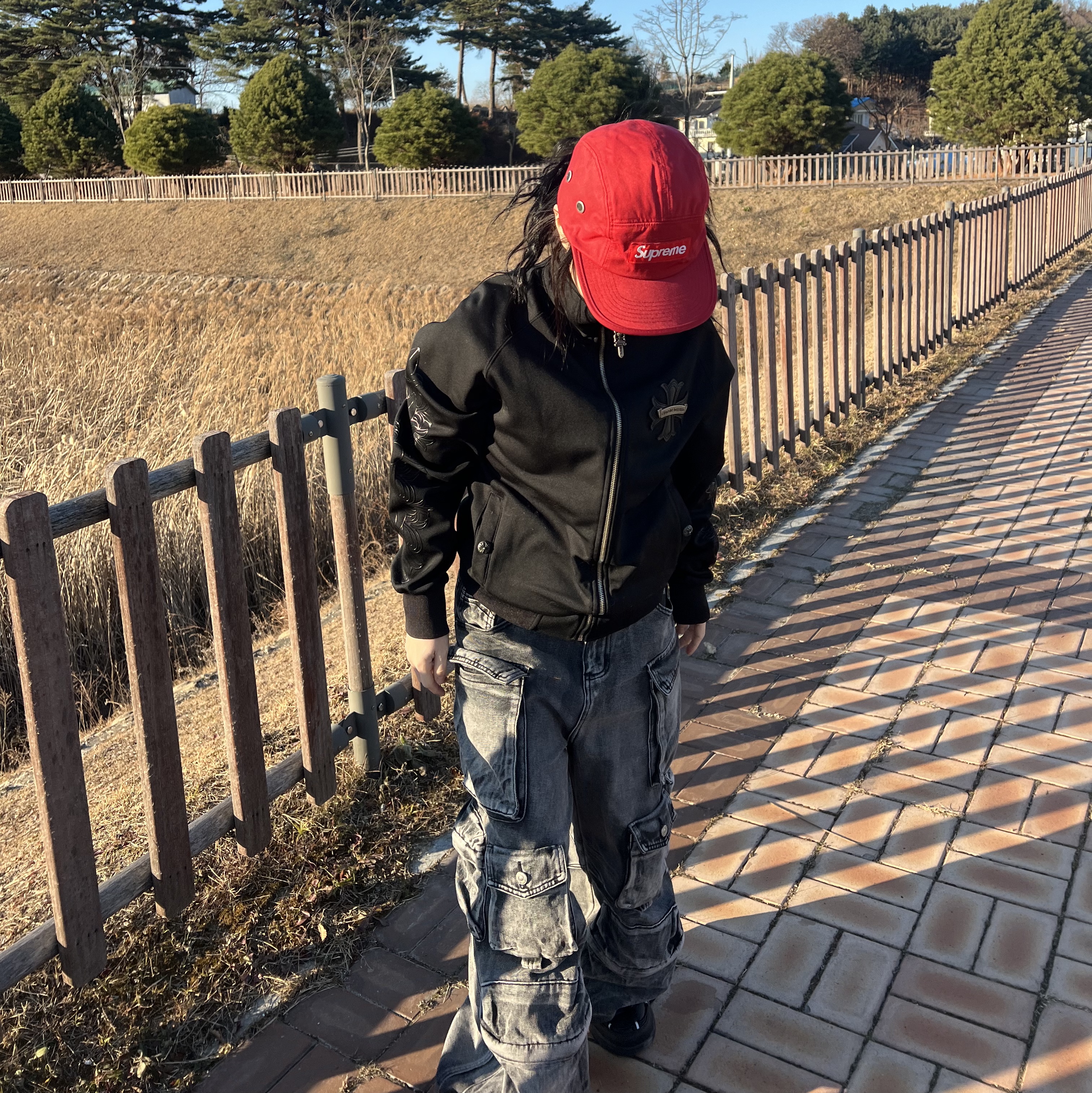 The North Face Borealis Mule Black, Supreme Military Camp Cap Black - 25SS 착용 스타일 - 5
