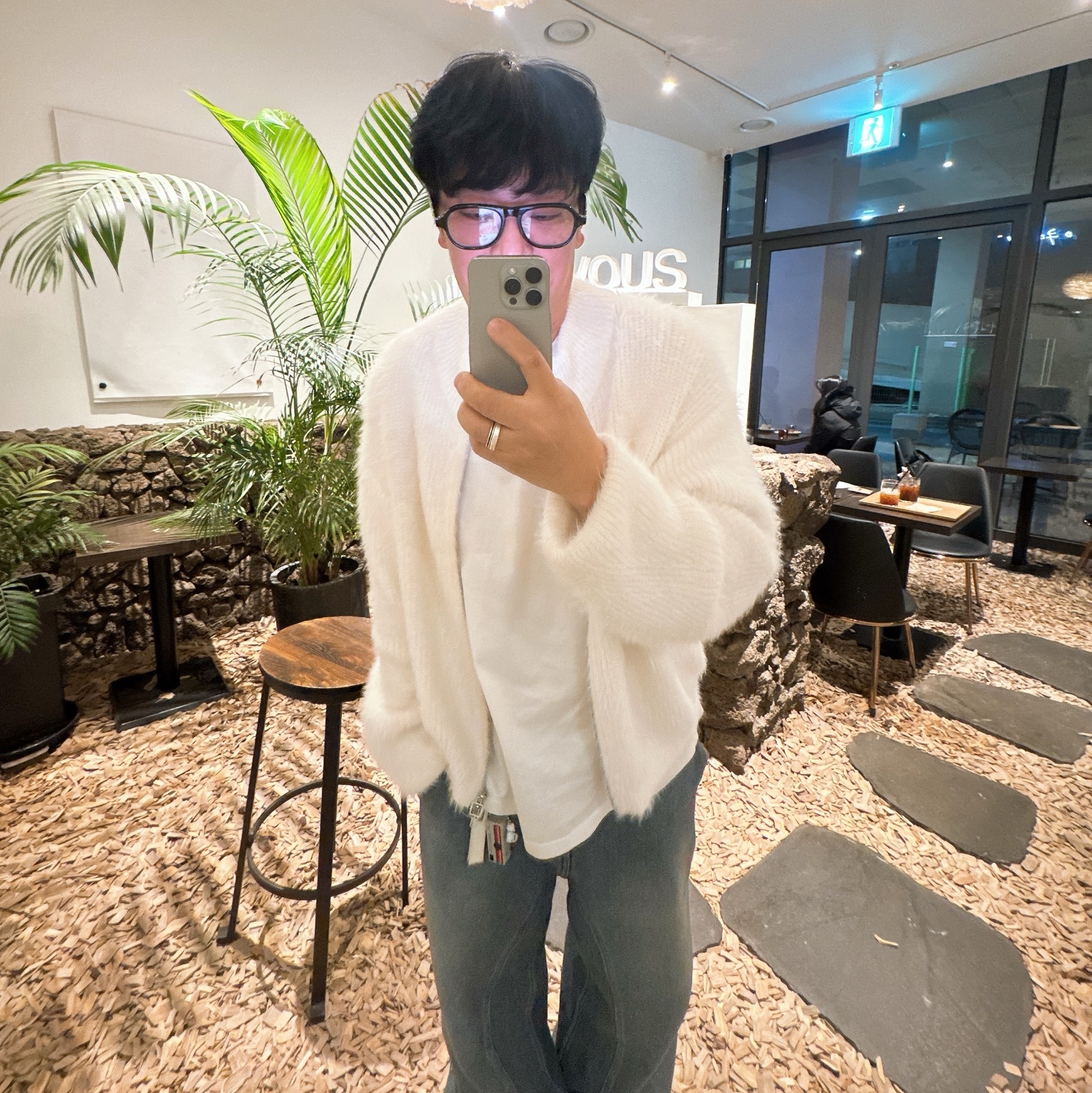 Wooyoungmi High Neck Zipup Sweater White - 24FW, Wooyoungmi High Neck Zip Up Sweater Navy - 24FW 착용 스타일 - 1