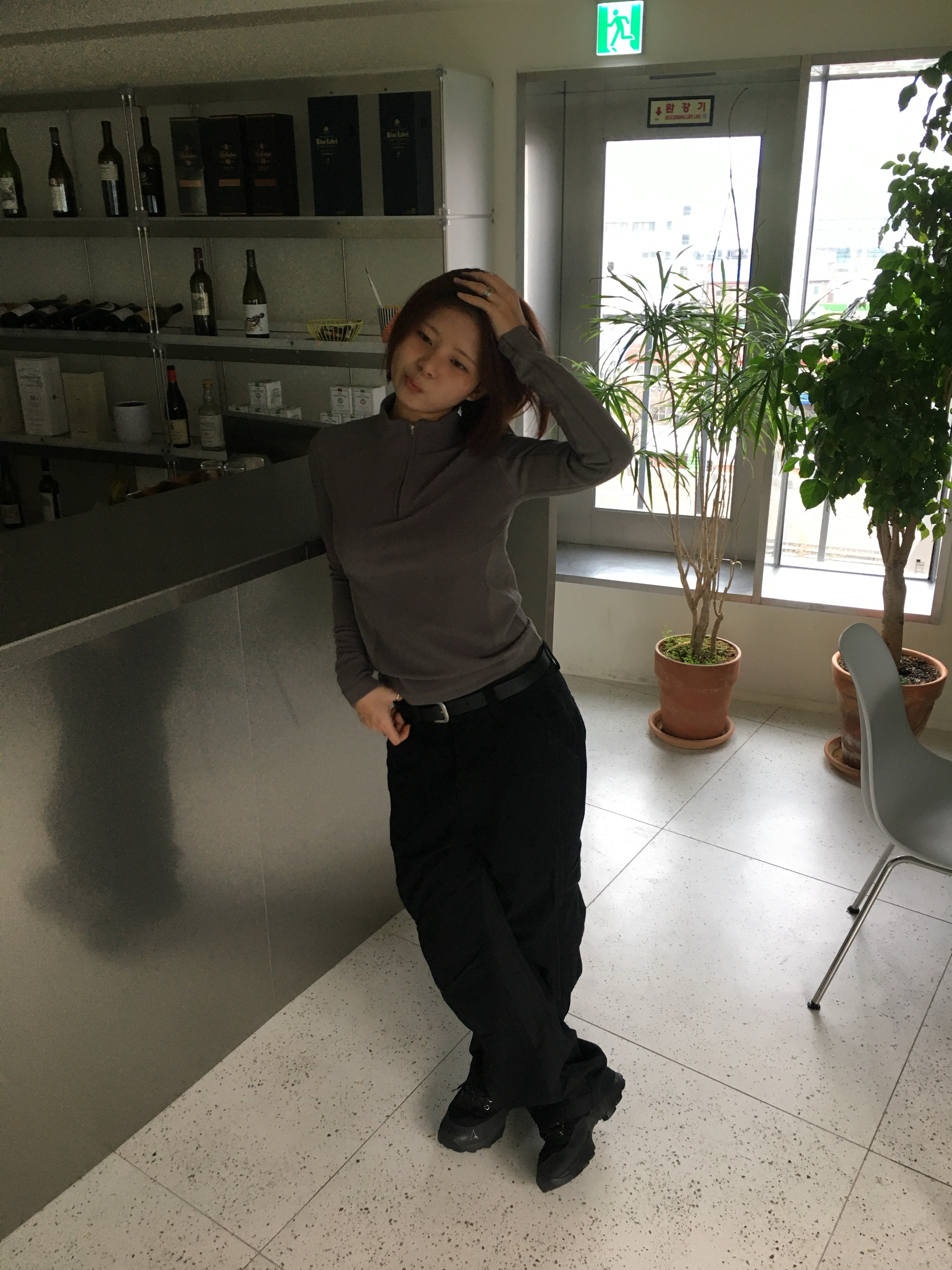 Ignota Core:13 Vein Cargo Pants Black, Ignota Core:13 Half Zip Top Deep Beige 착용 스타일