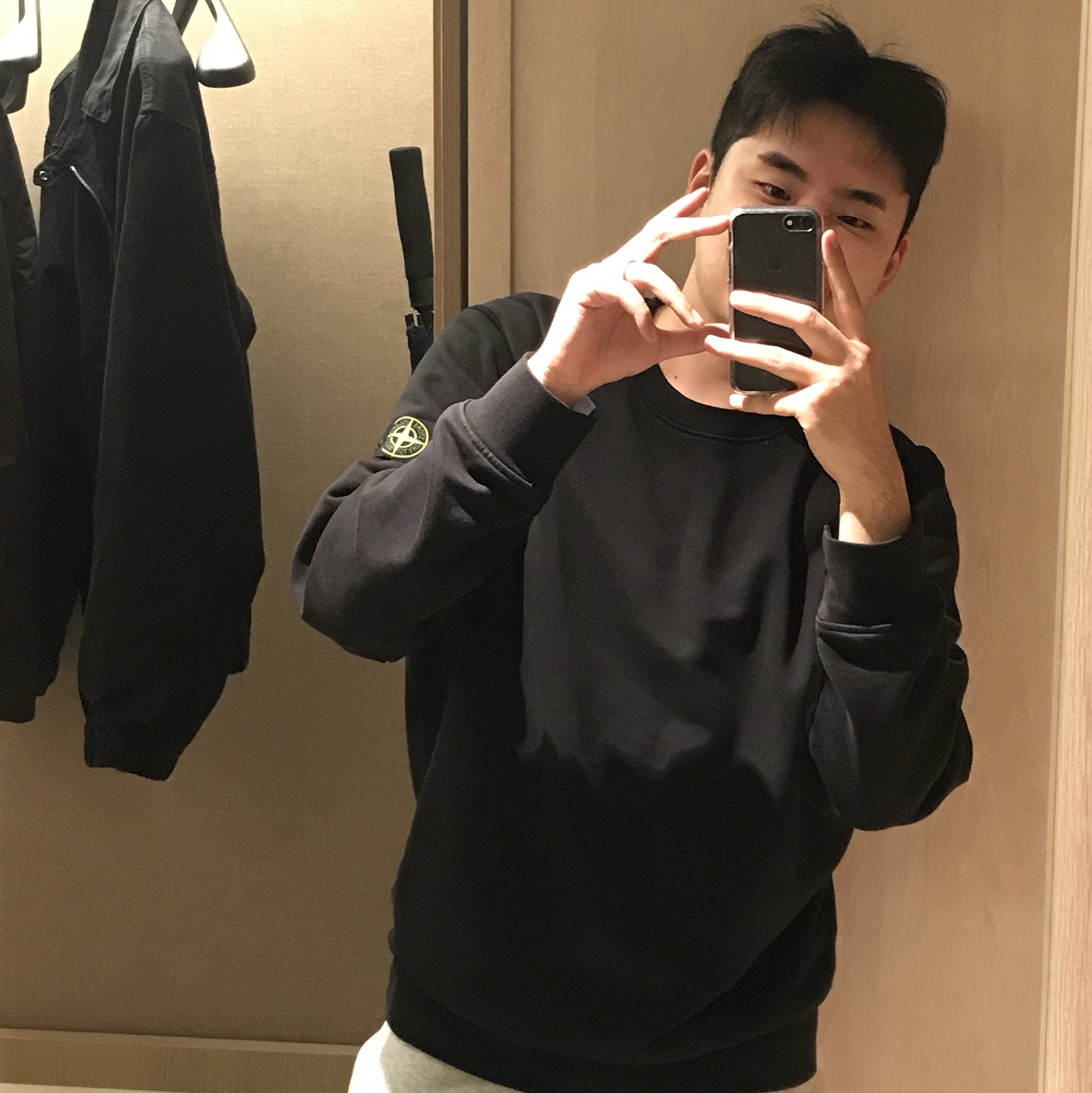 IAB Studio 24 Christmas Hoodie Burgundy Oatmeal, Stone Island 6100060 Organic Cotton Fleece Regular Fit Crewneck Sweatshirt with Elasticated Cuffs - 25FW 착용 스타일 - 2
