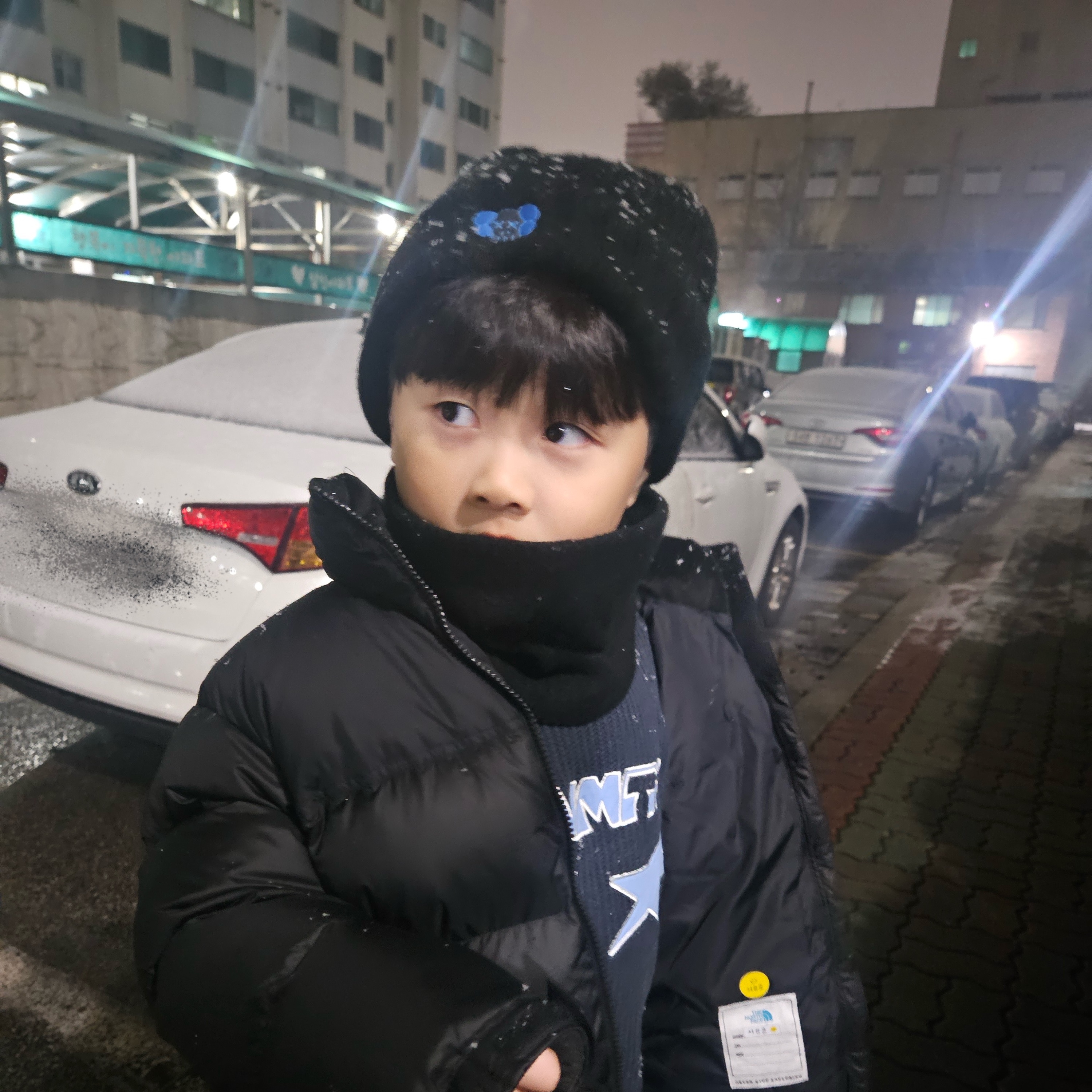 (Kids) The North Face 1996 Eco Nuptse Down Jacket Black, (Kids) Uniqlo x Kaws Heattech Souffle Yarn Knit Neck Warmer Black 착용 스타일