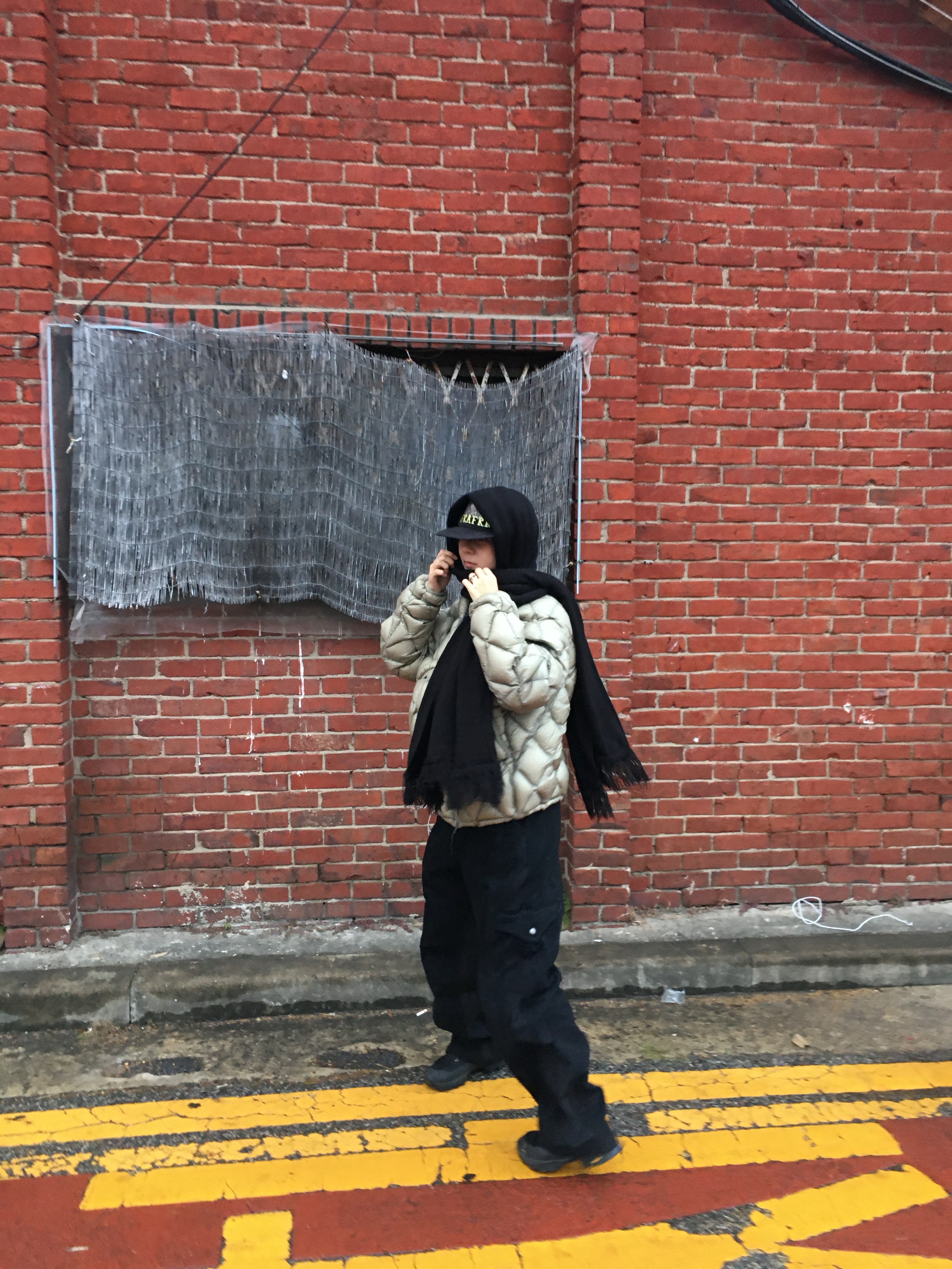 Ignota Core:13 Vein Cargo Pants Black, Roa Hiking Light Down Jacket Grey 착용 스타일