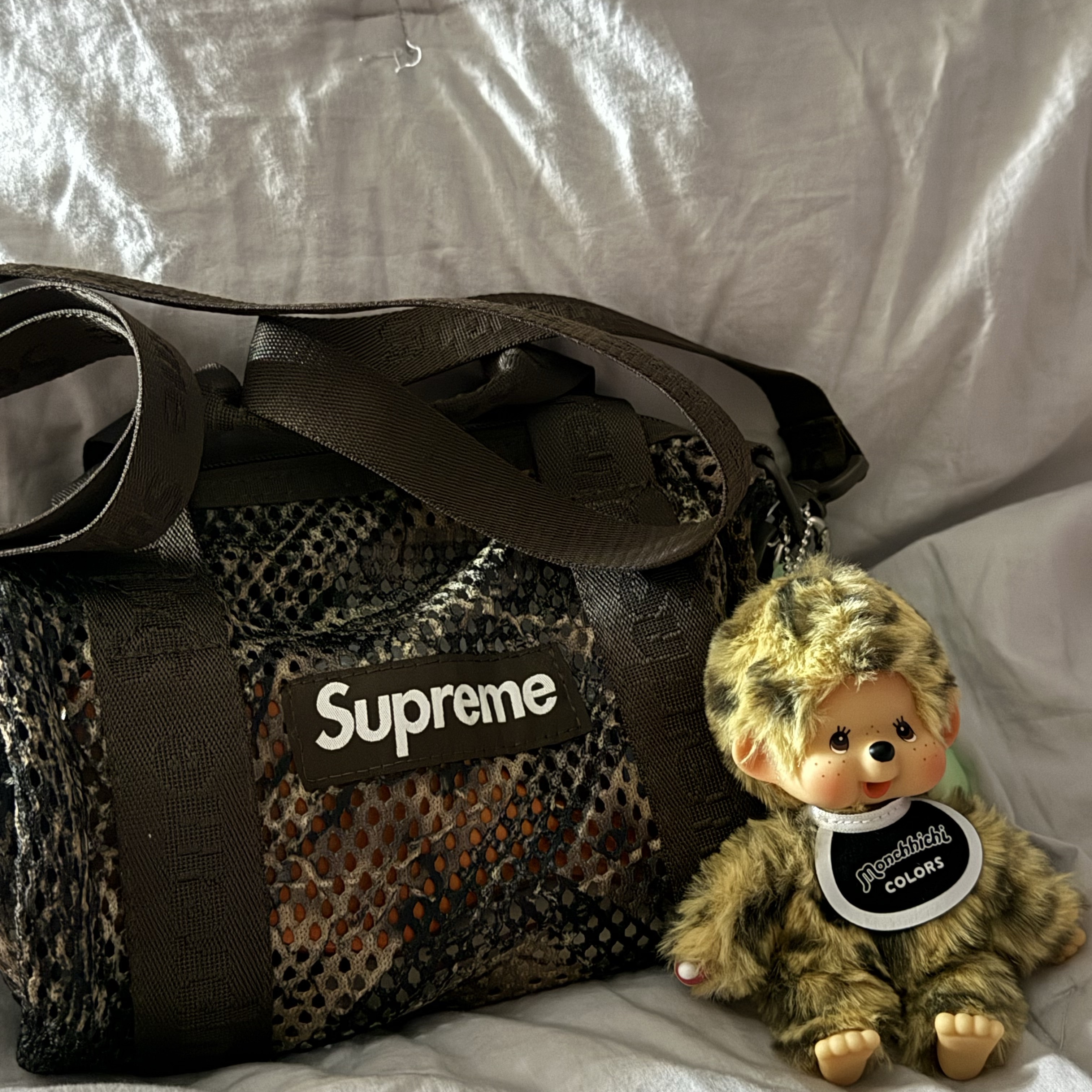 Supreme Mesh Mini Duffle Bag Truetimber Kanati Camo - 25SS, Monchhichi Colors Keychain Leopard Print 착용 스타일