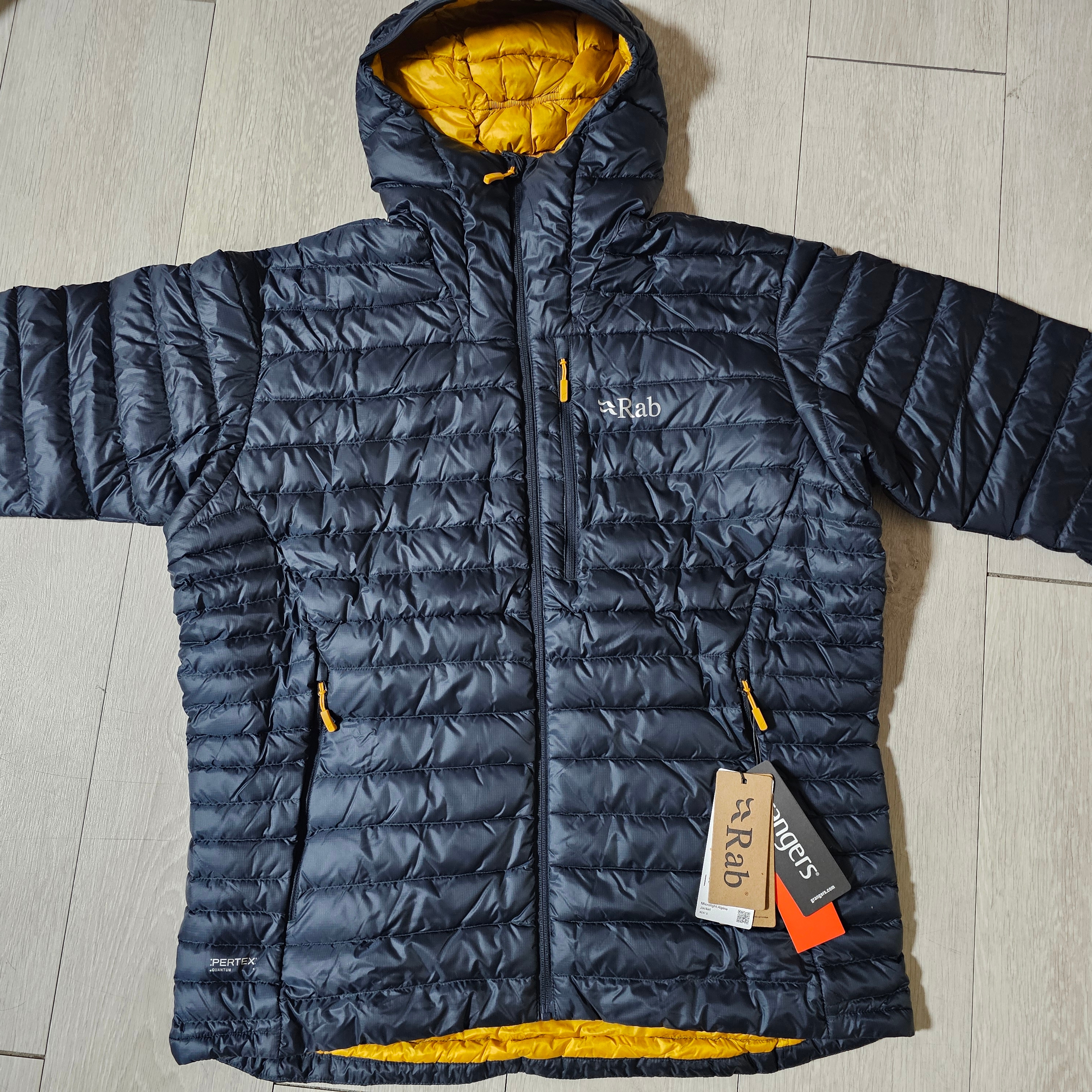 [재입고]Rab Microlight Alpine Jacket Beluga 착용 스타일
