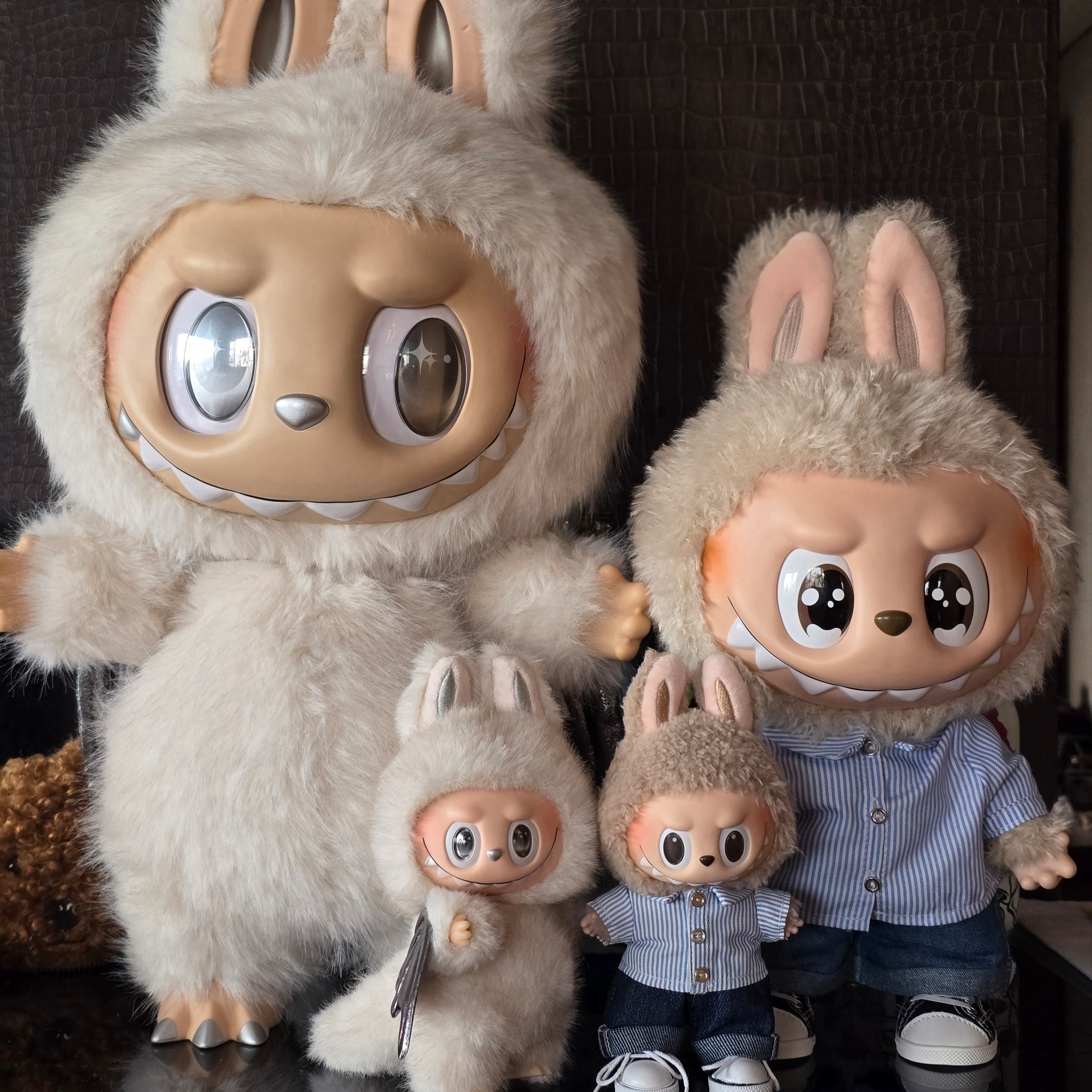 Pop Mart The Monsters Zimomo Angel In Clouds Vinyl Face Doll, Pop Mart Labubu Flip with Me Doll 착용 스타일