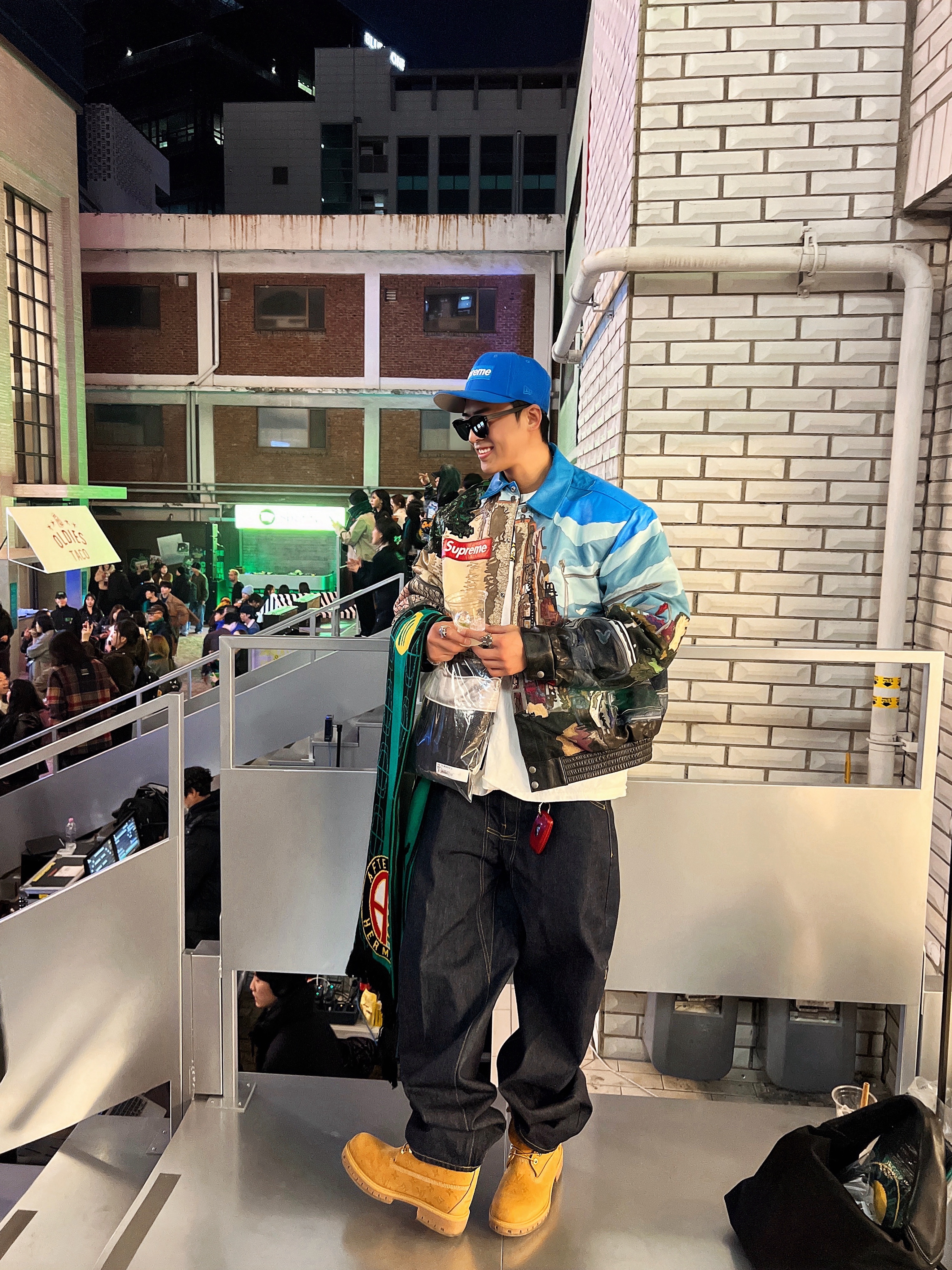 Supreme Sharpie Box Logo New Era Blue - 24SS, Supreme Jeff Hamilton Ridge Street Leather Jacket Multicolor - 22FW 착용 스타일