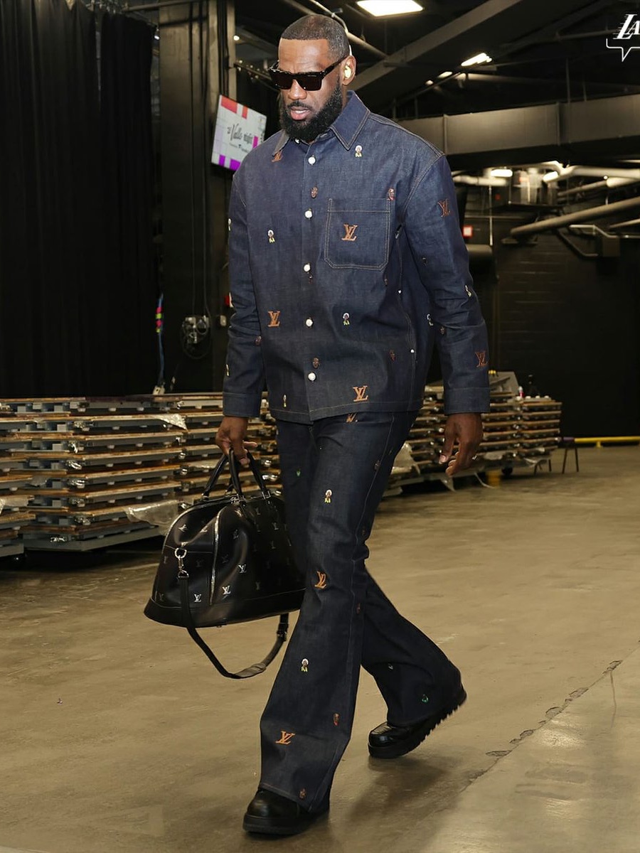 Louis Vuitton Embroidered Denim Overshirt Indigo, Louis Vuitton LV Trainer Maxi Sneakers Black 착용 스타일