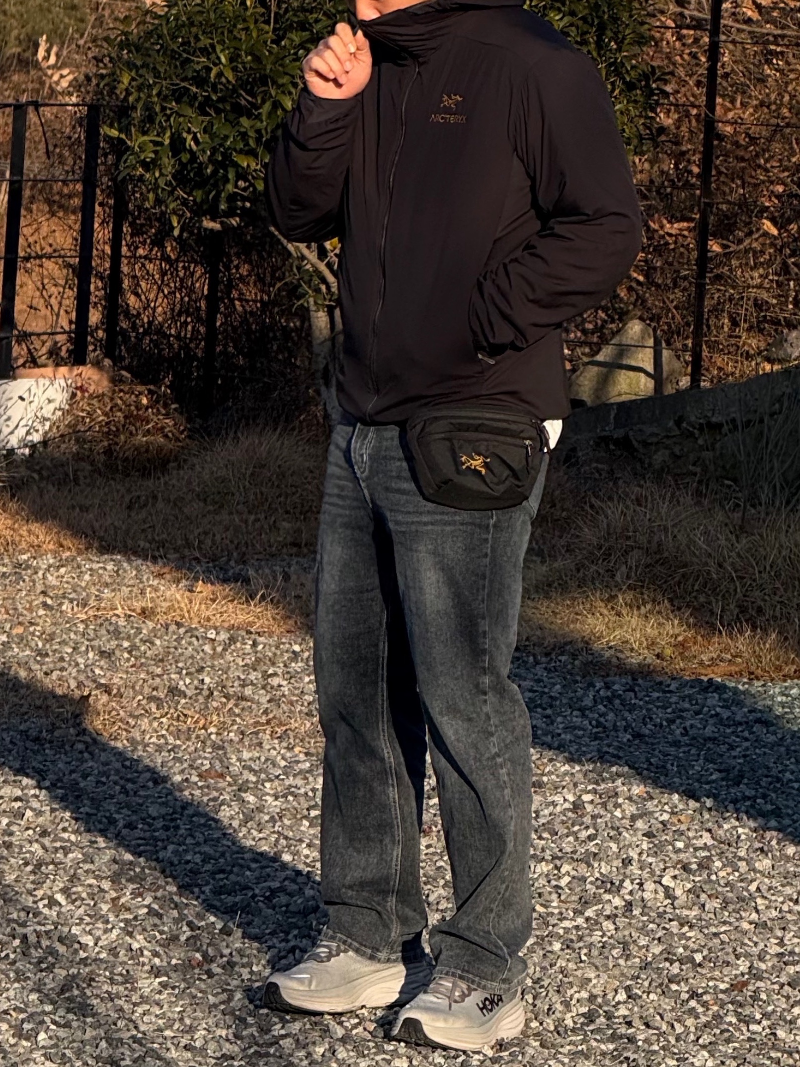 Arc'teryx Atom LT Hoody 24K Black, Arc'teryx Atom Hoody 24K Black 착용 스타일 - 2