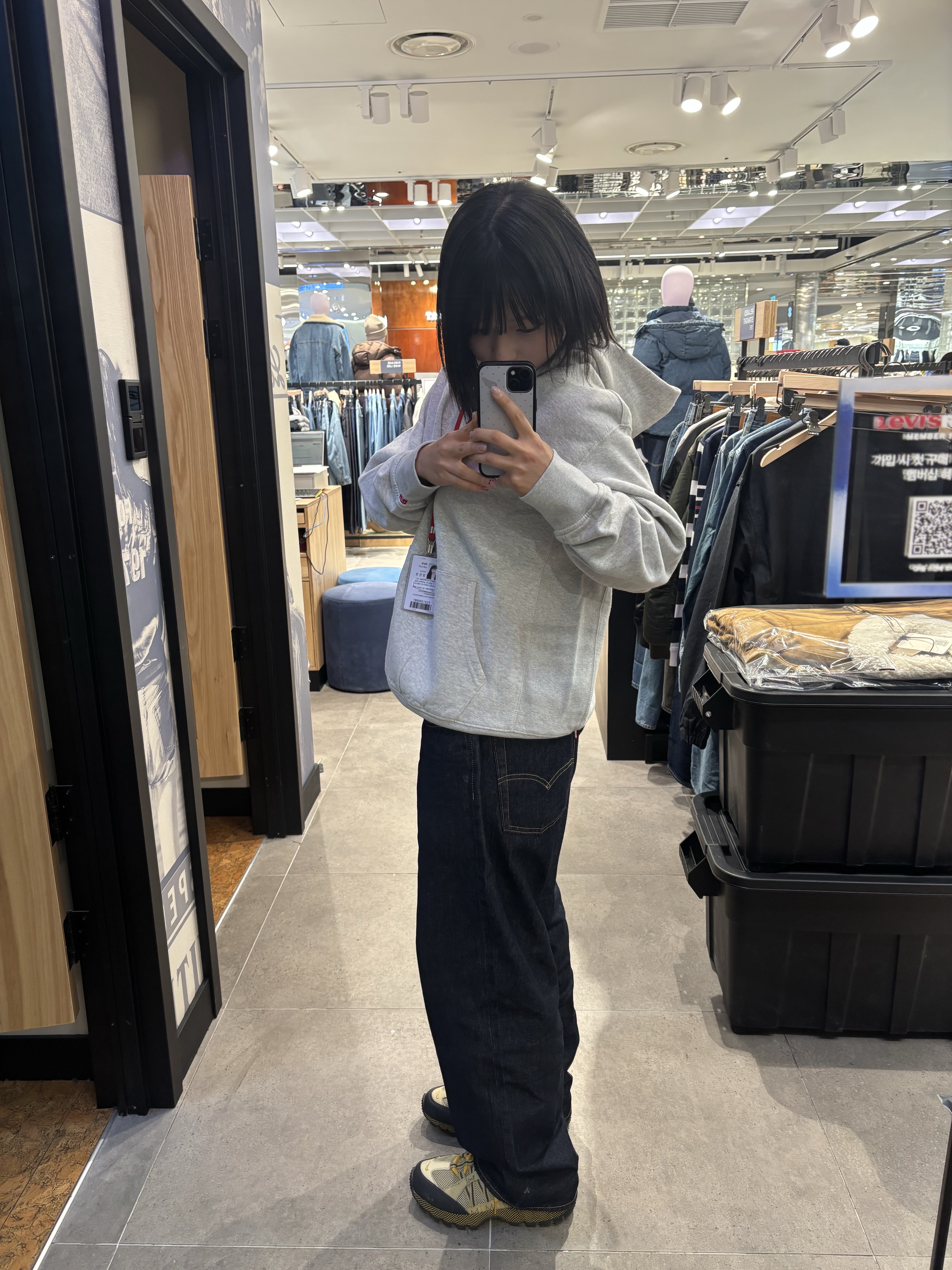 Nike Air Humara Wheat Grass, Levi's 578 Baggy Jeans Dark Wash 착용 스타일 - 2