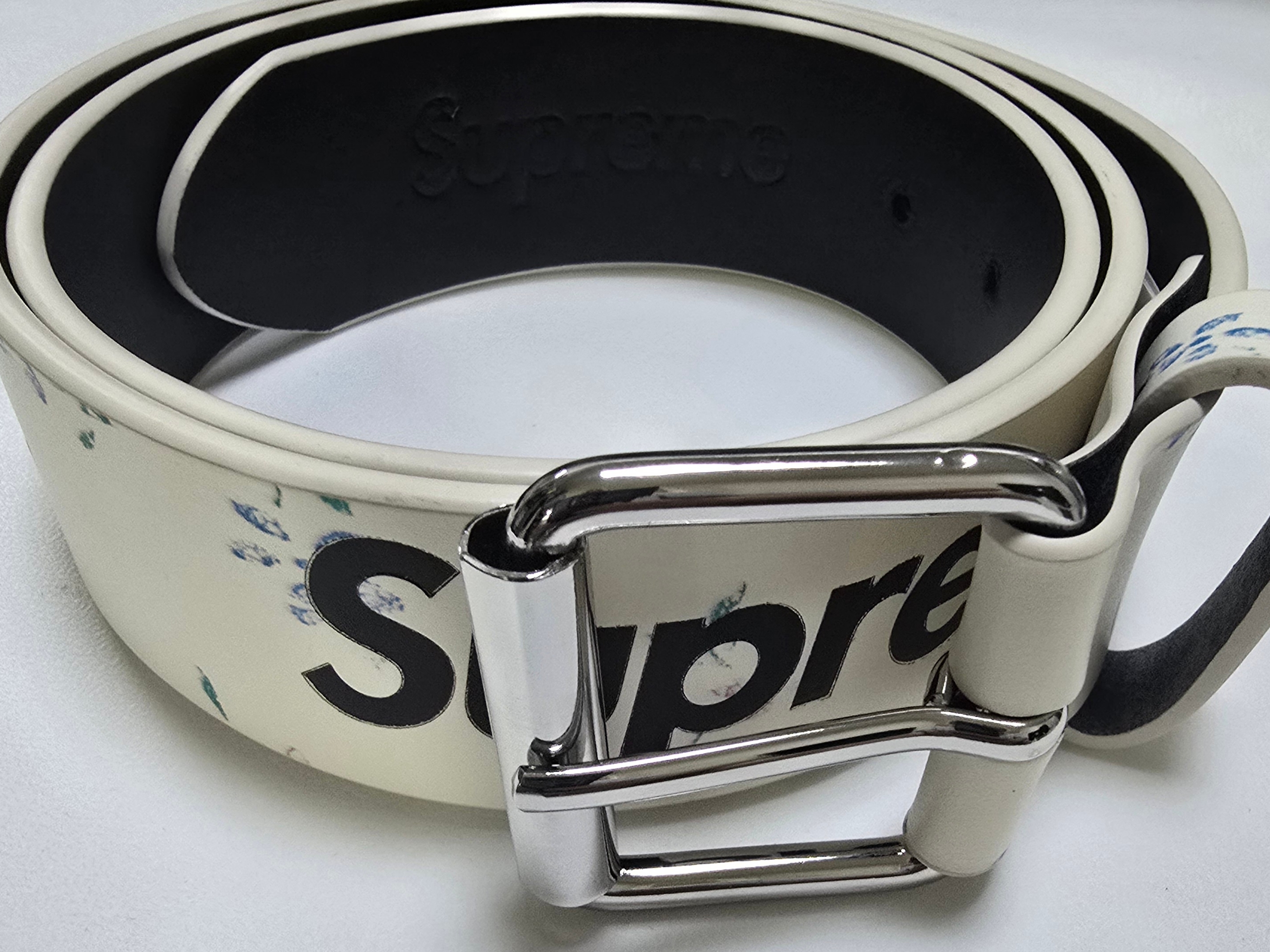 Supreme Repeat Leather Belt Floral - 25FW 착용 스타일
