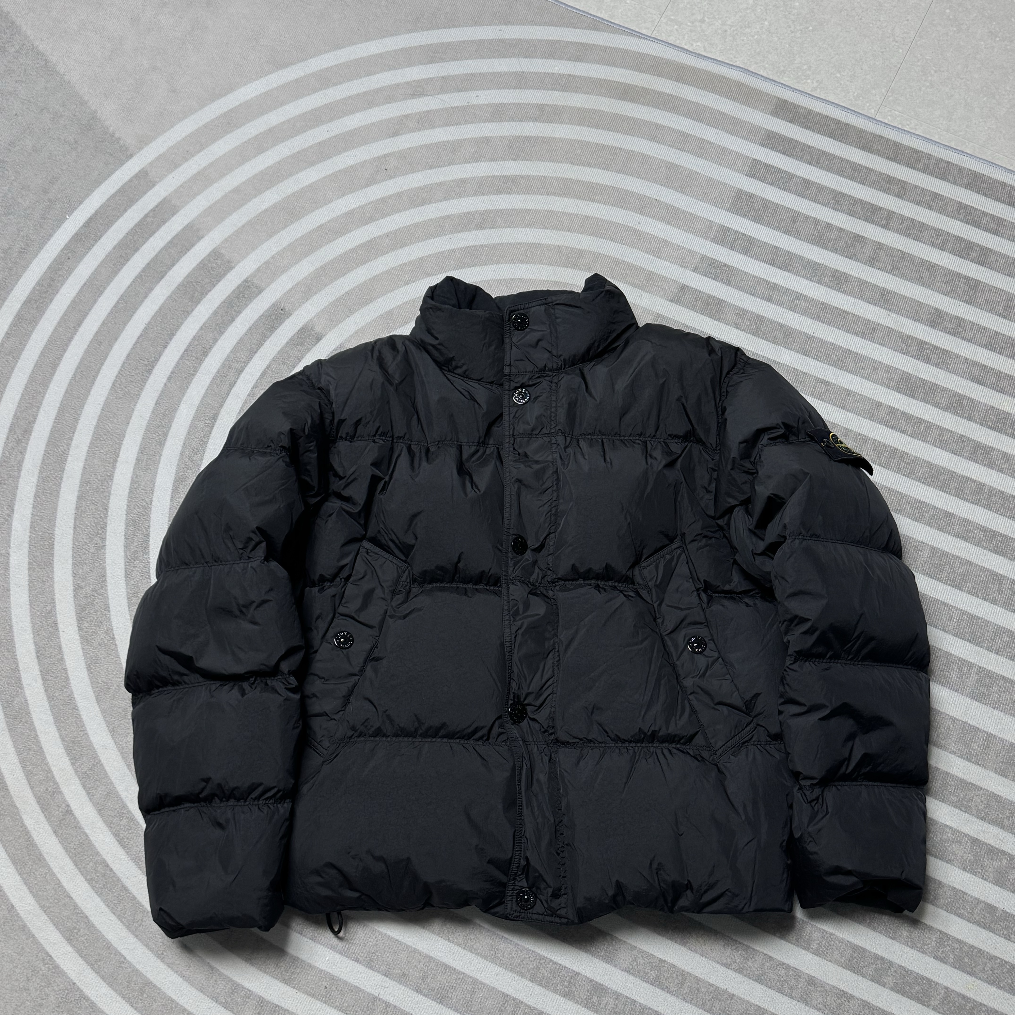 Stone Island 4100010 Crinkle Reps NY Recycled Nylon Down Jacket with Wind Resistant Black - 25FW 착용 스타일 - 3