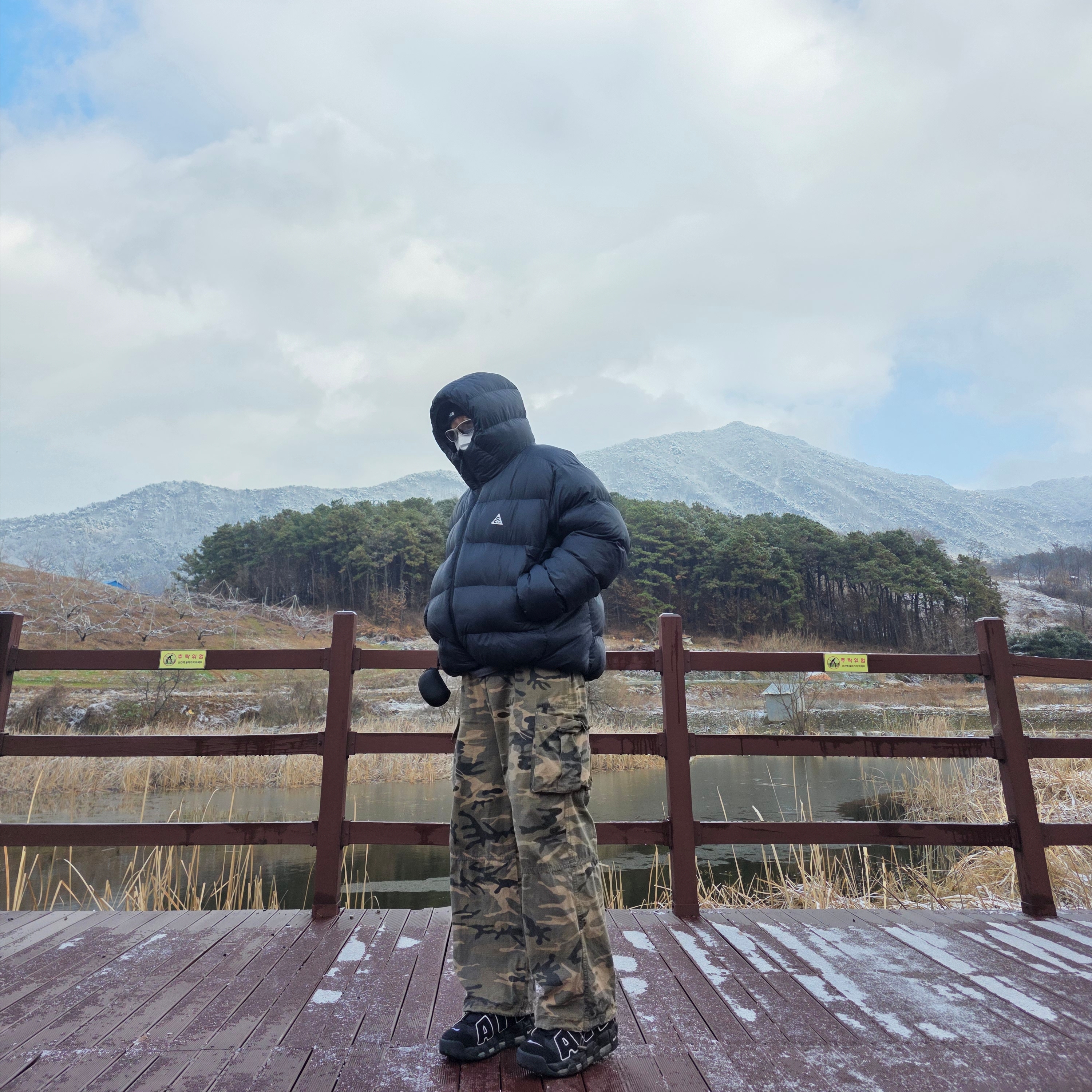 Montbell Trekking Glasses Silver Metallic Light Grey, Nike ACG Therma-Fit ADV Lunar Lake Loose Hooded Jacket Black Summit White - Asia 착용 스타일 - 3