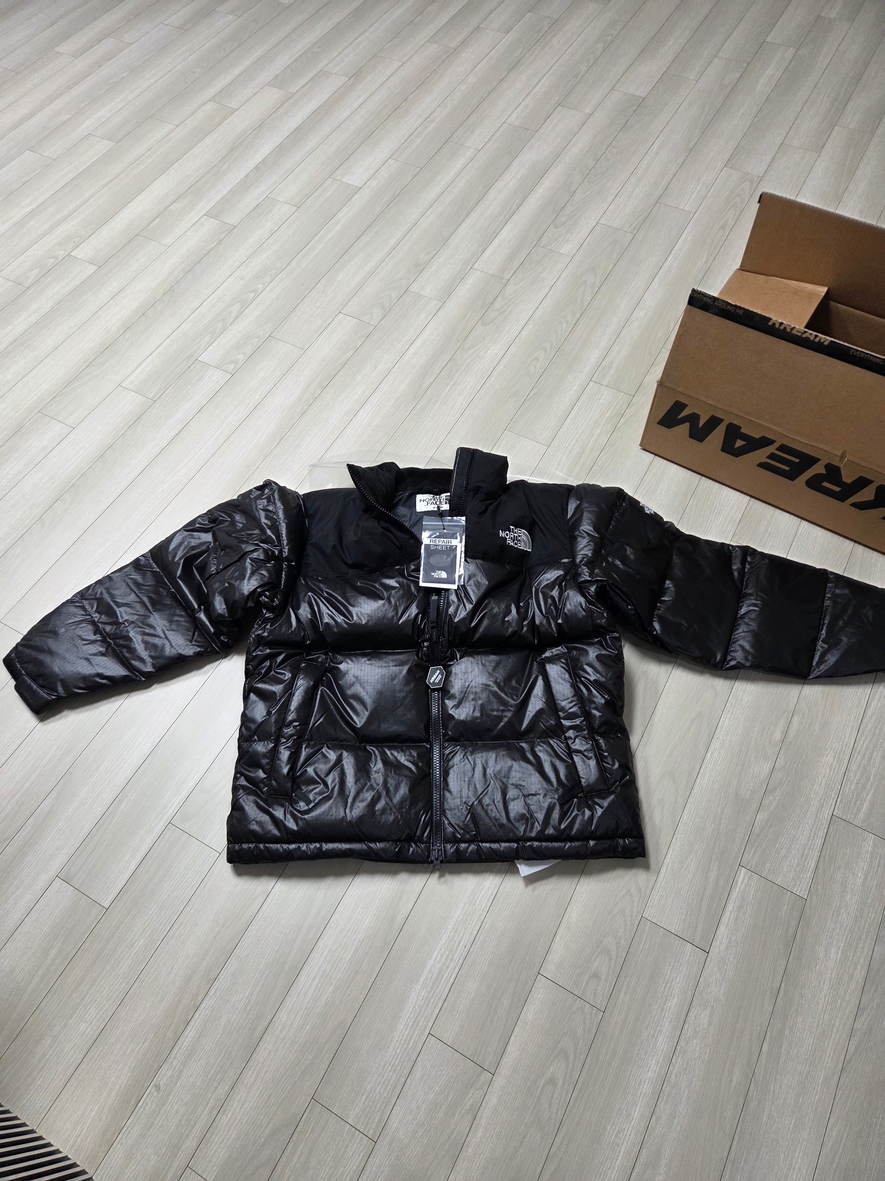 The North Face White Label Novelty Nuptse RDS Down Jacket Black 착용 스타일 - 1