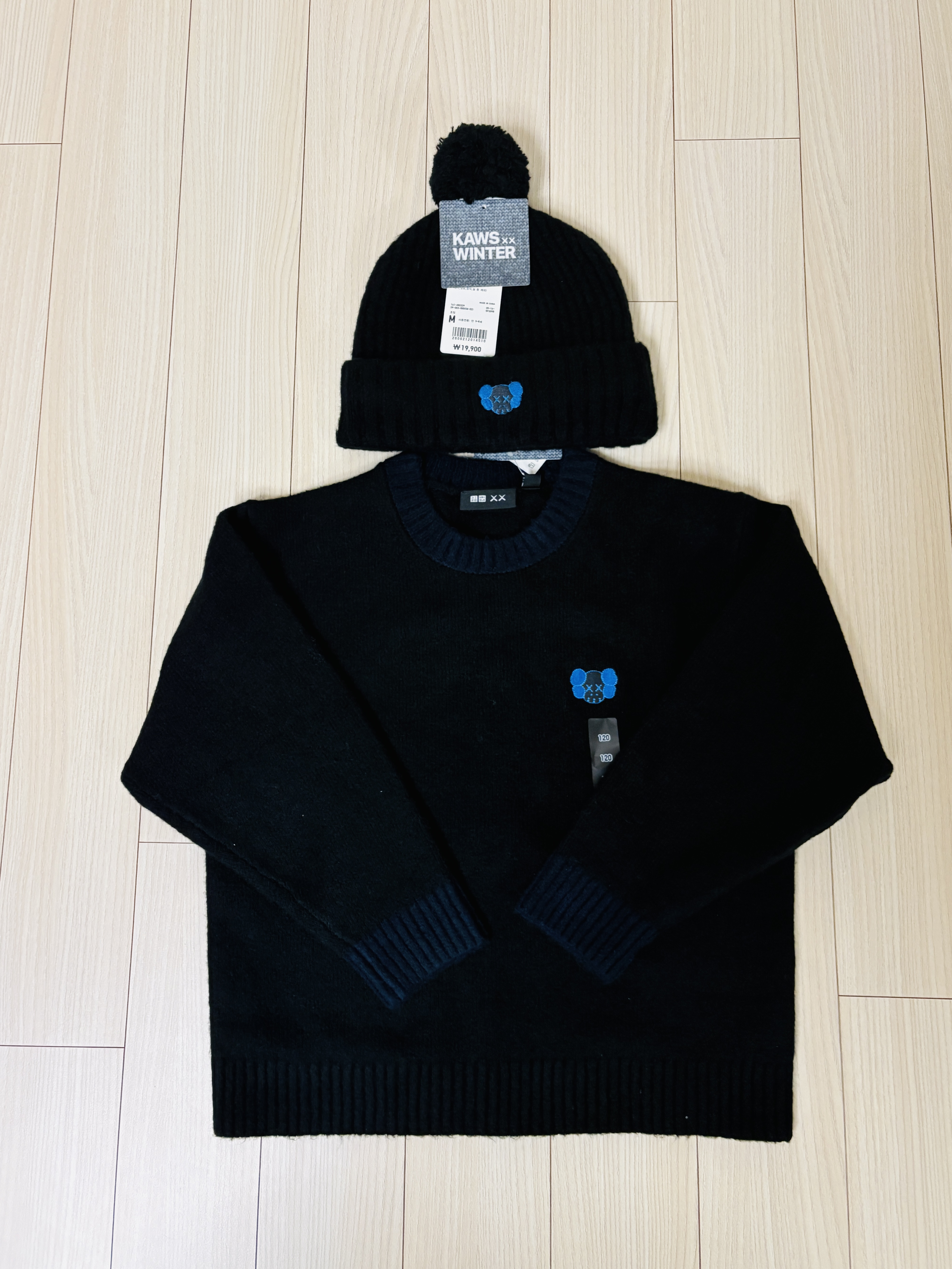 (Kids) Uniqlo x Kaws Heattech Souffle Yarn Knit Cap Black, (Kids) Uniqlo x Kaws Souffle Yarn Crewneck Sweater Black - KR 착용 스타일