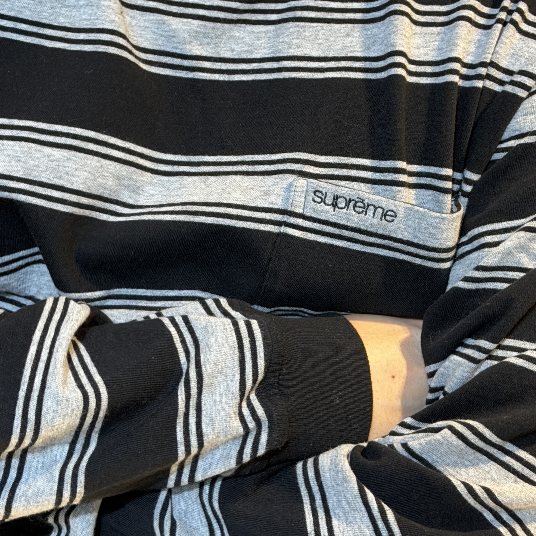 Supreme Stripe Pocket L/S Top Black - 25FW 착용 스타일 - 3