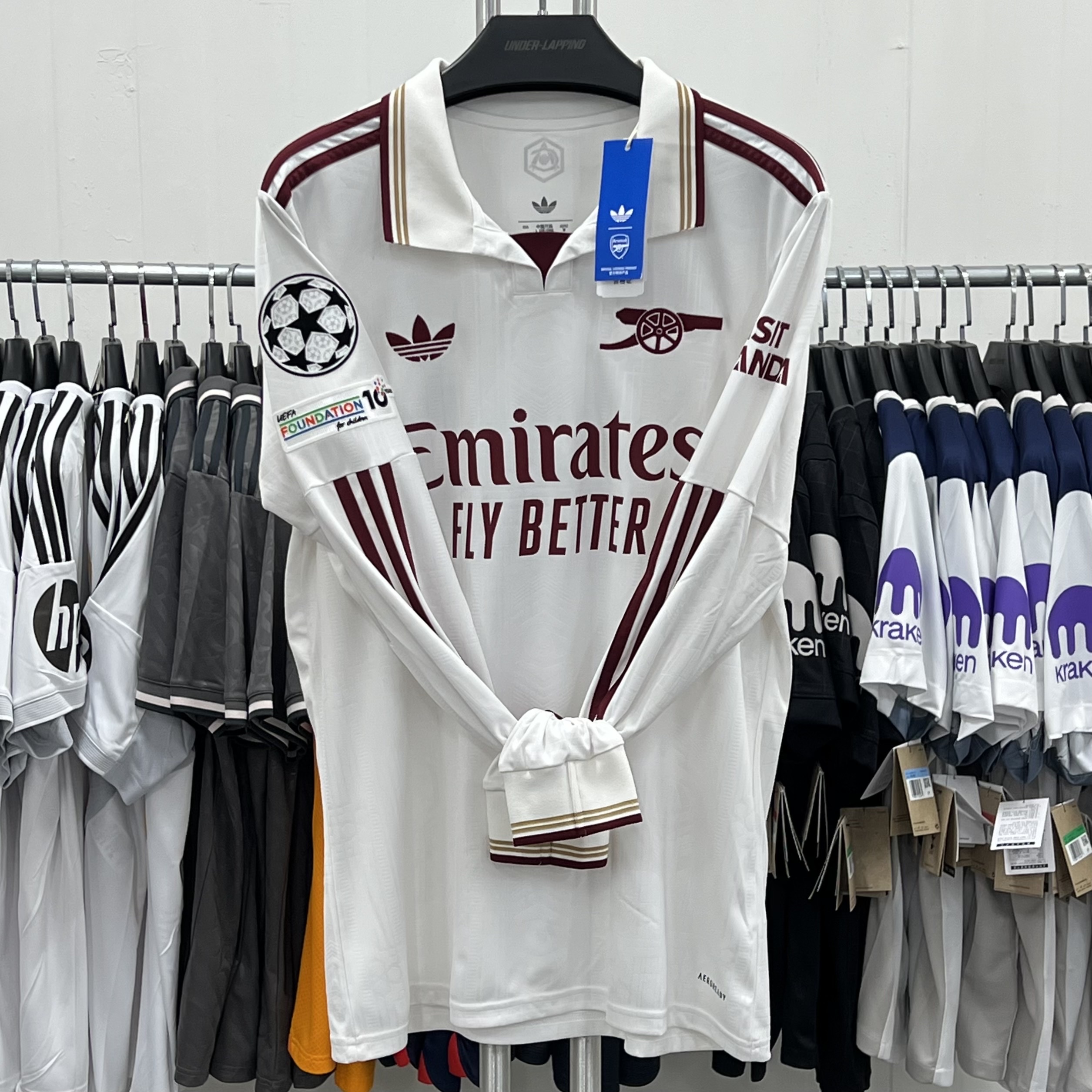 Adidas Arsenal 2025/26 3rd Jersey Cloud White Team Coll Burgundy 2 - KR Sizing (Non Marking Ver.), Adidas Arsenal 2024/25 Home Jersey Better Scarlet White - KR Sizing (Non Marking Ver.) 착용 스타일 - 2