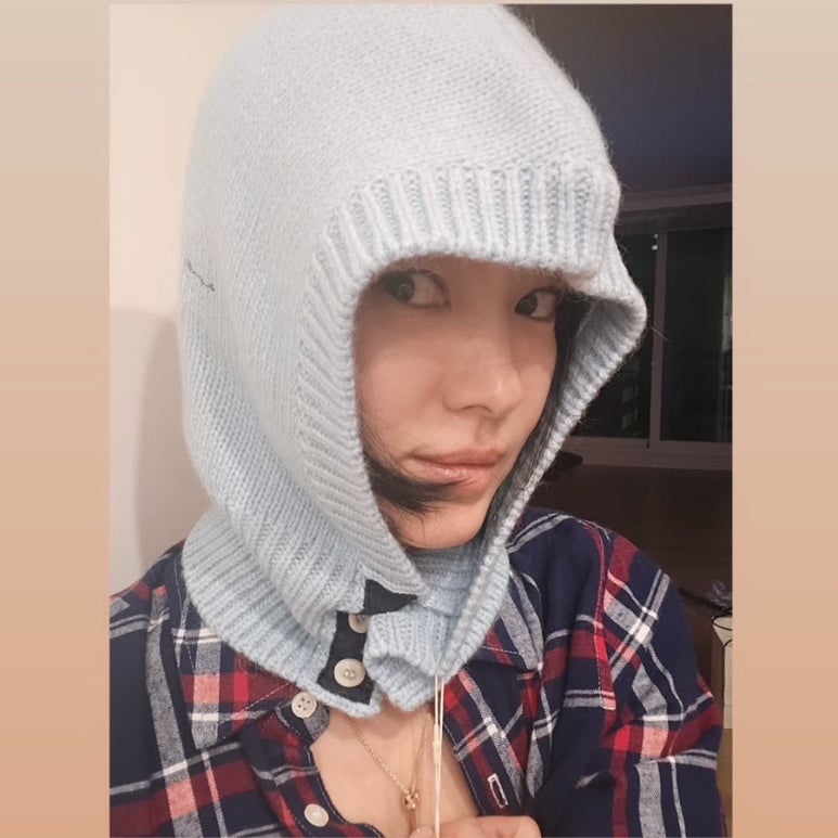Aviemuah Buttoned Wool Balaclava Sky Blue 착용 스타일