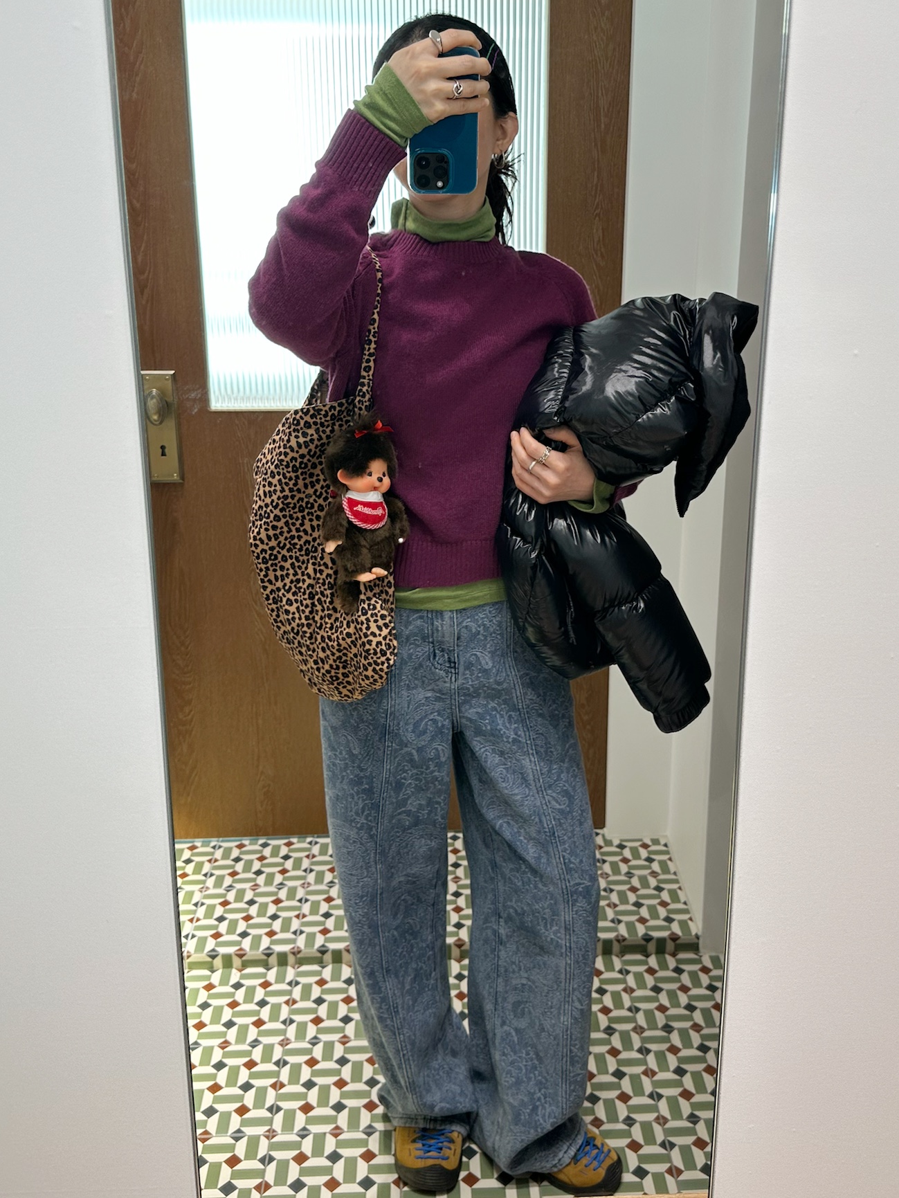 Monchhichi Premium Standard S Brown Girl, (W) The North Face White Label Neo Puffy EX RDS Down Jacket Black 착용 스타일 - 5