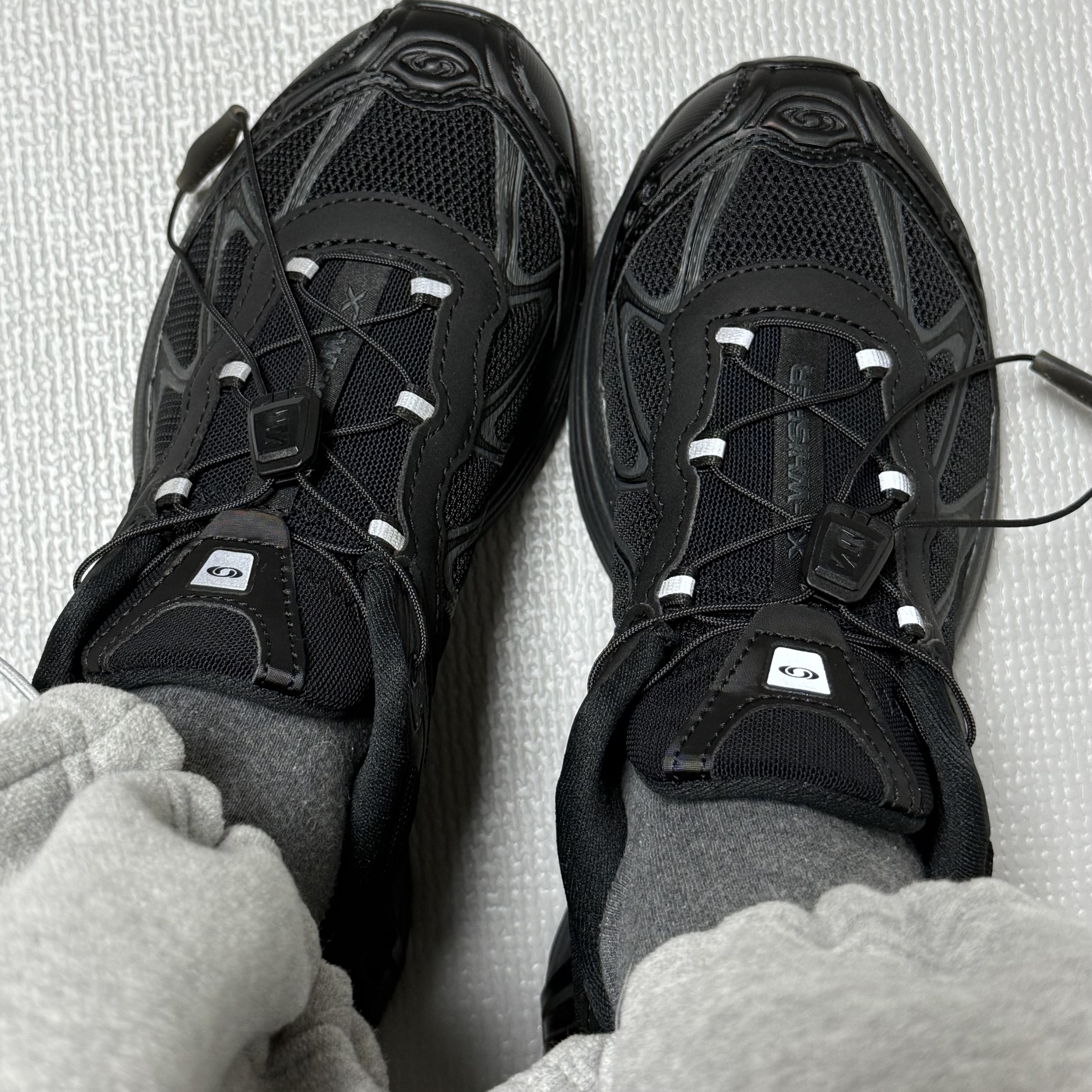Salomon XT-Whisper Black Asphalt 착용 스타일