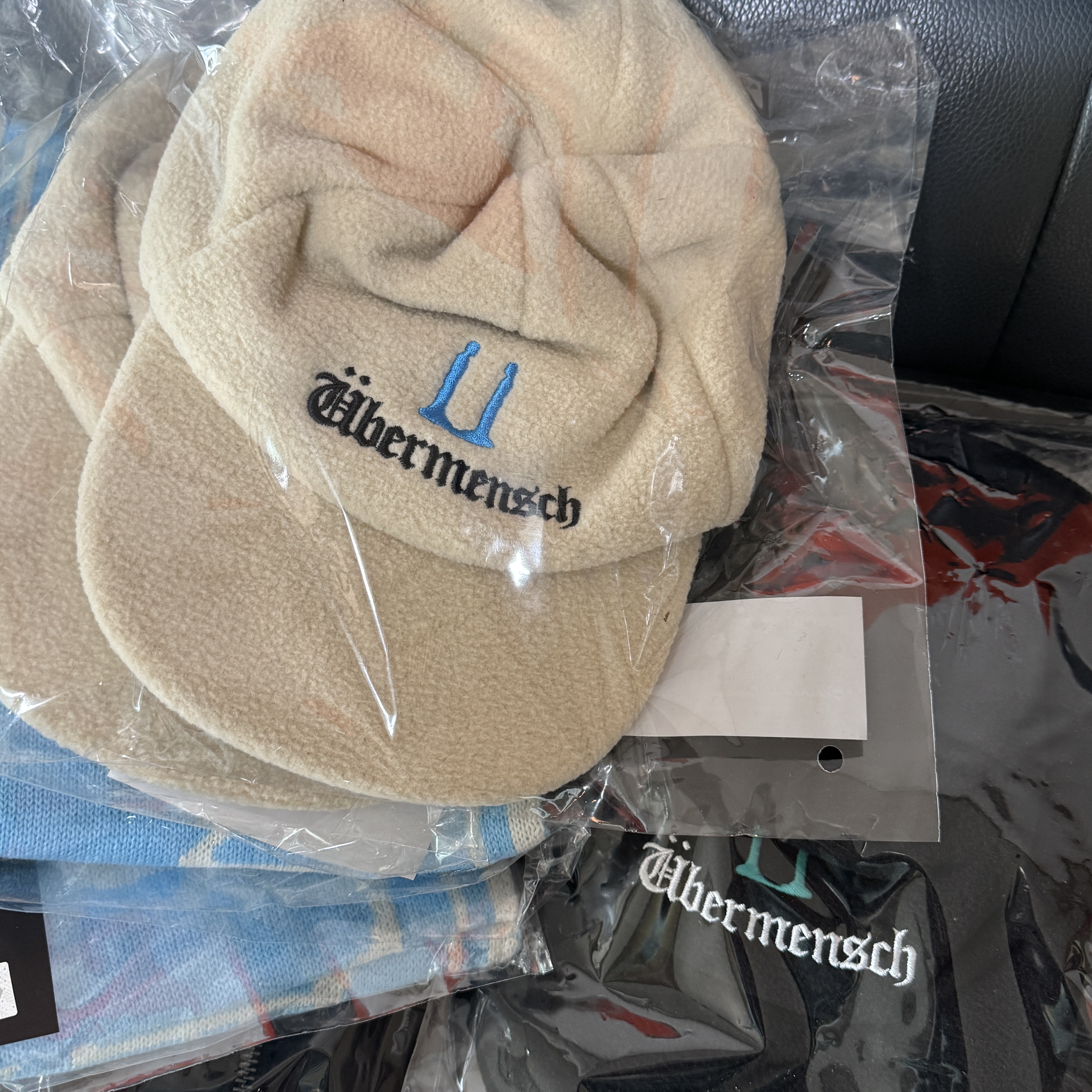 G-DRAGON Ubermensch Trooper Hat Black, G-DRAGON Ubermensch Trooper Hat Beige 착용 스타일