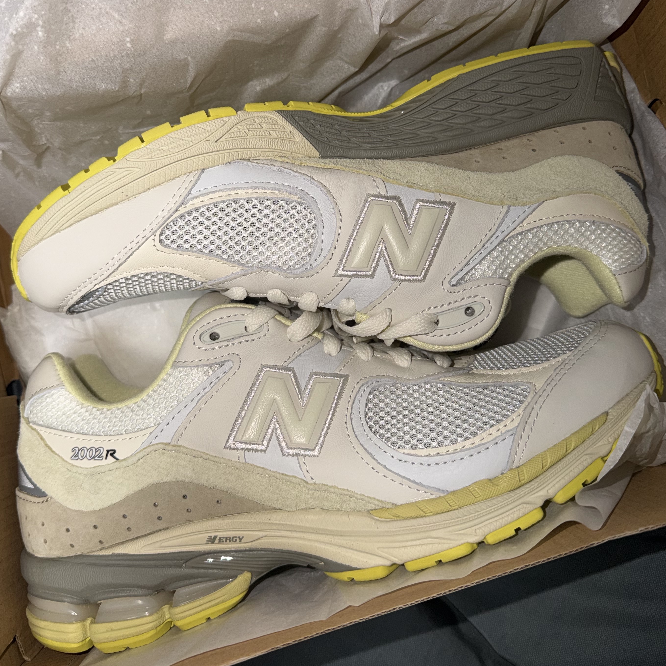 New Balance x Auralee 2002R White 착용 스타일