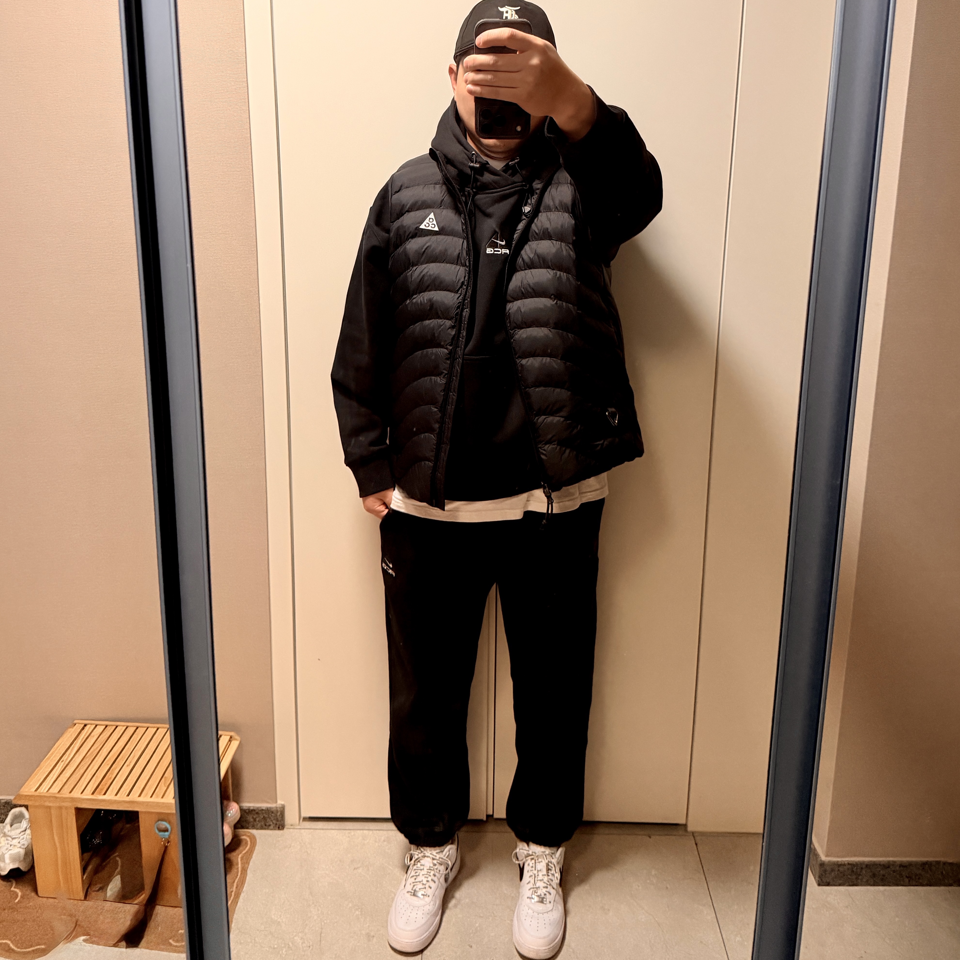 Nike x Supreme Air Force 1 Low White, Nike ACG Therma-Fit Fleece Pullover Hoodie Black Anthracite - Asia 착용 스타일