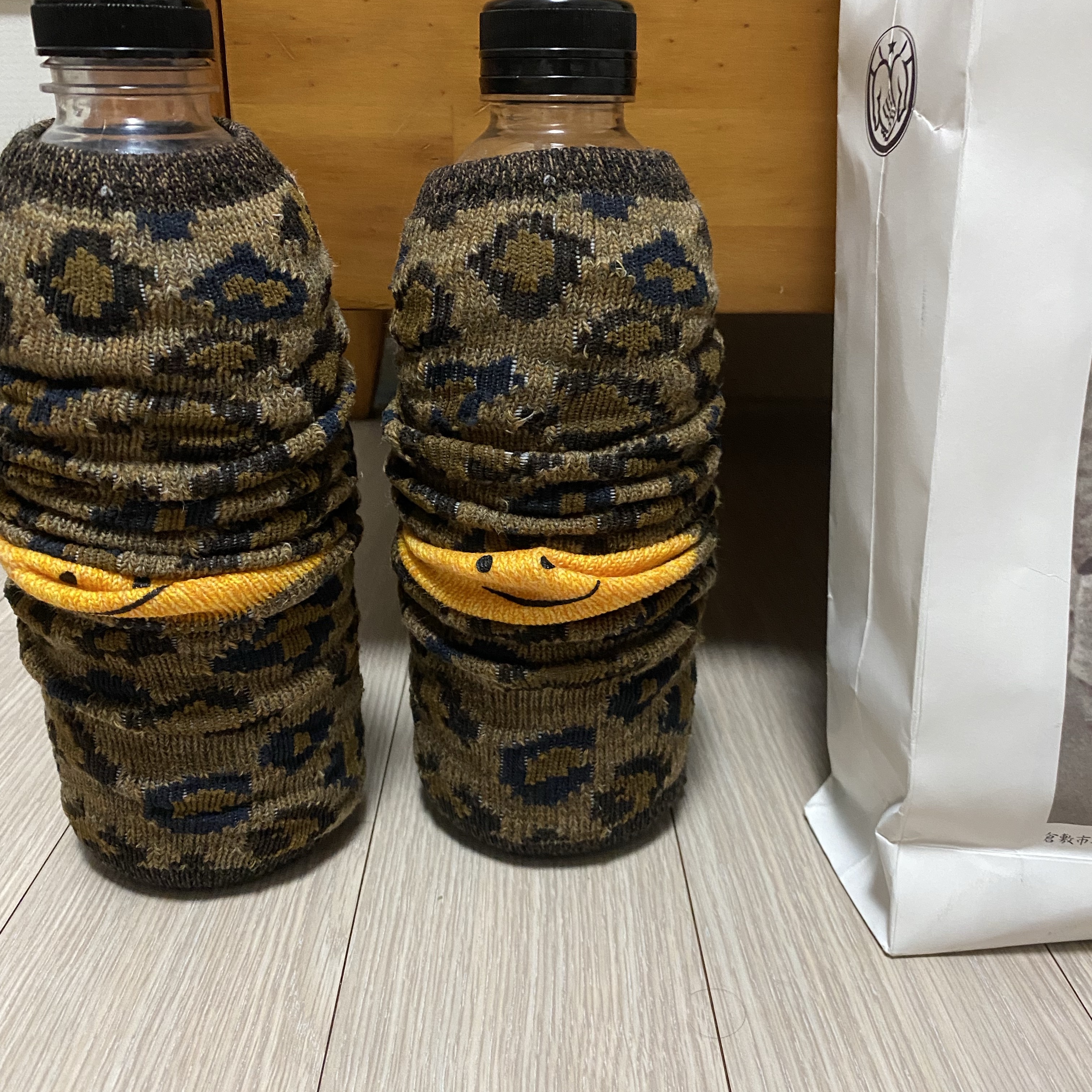 Kapital 84 Pieces Rainbowy Happy Heel Leopard Print Socks Brown 착용 스타일 - 2